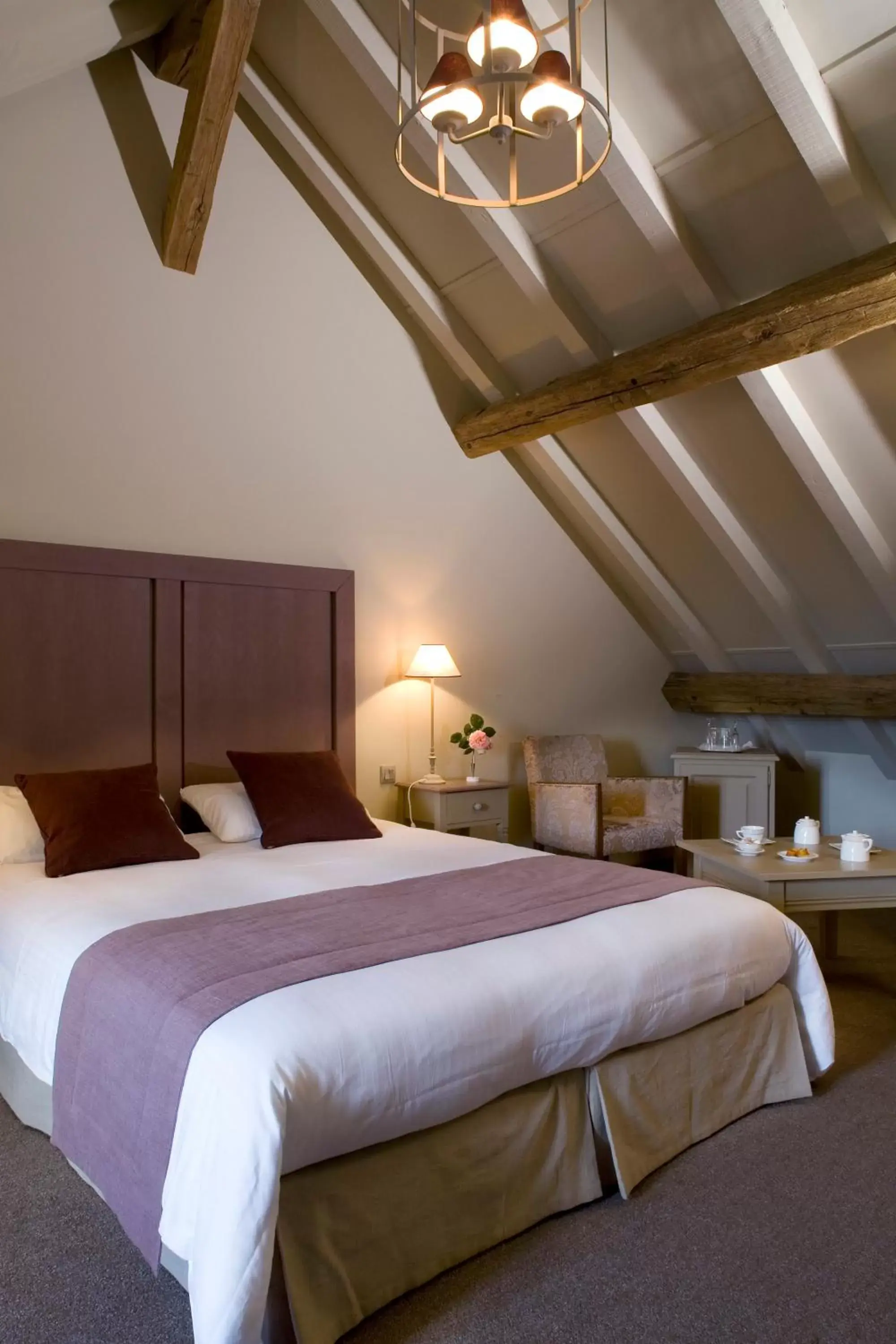 Bed in Hôtel Aux Vieux Remparts, The Originals Relais