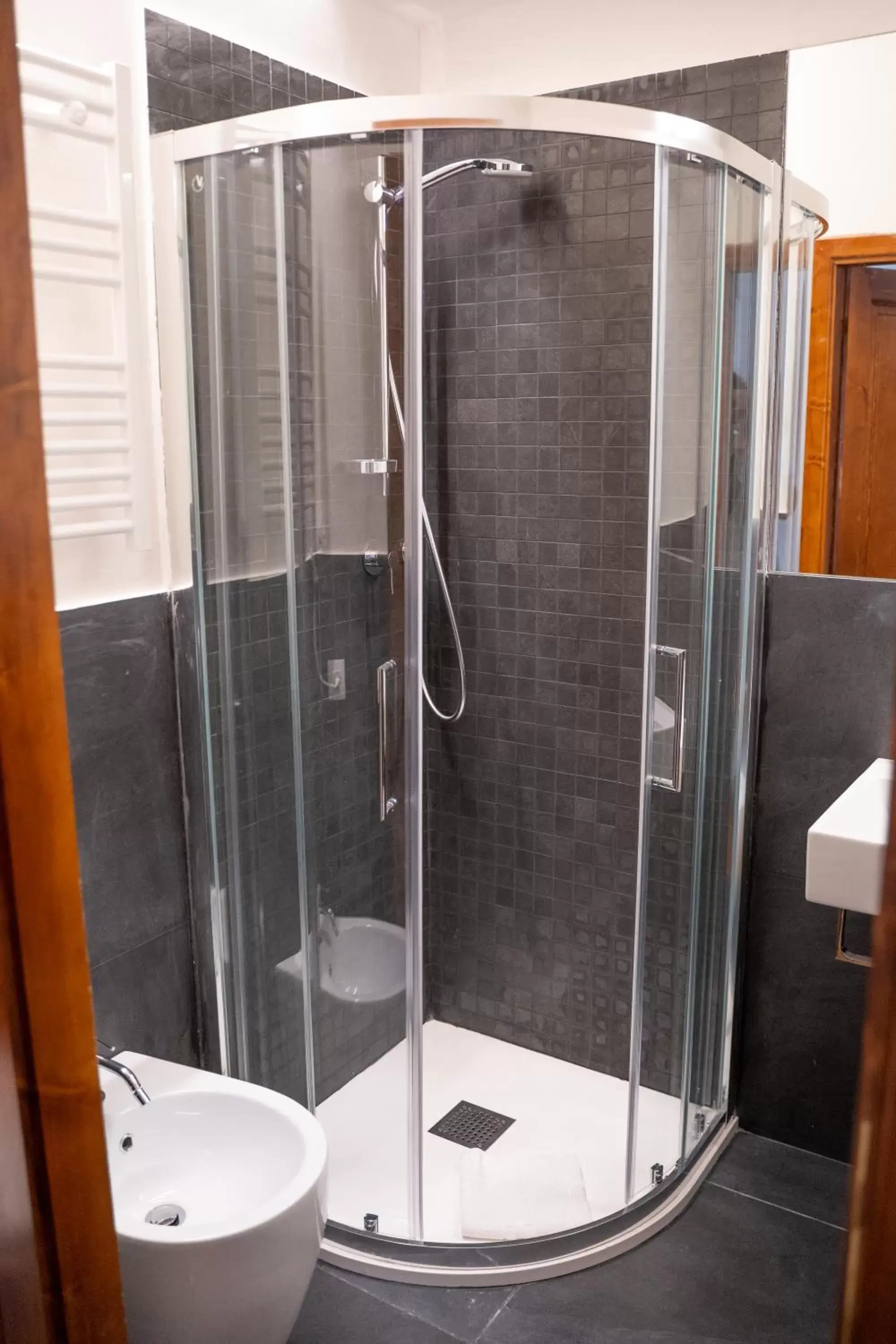 Shower, Bathroom in Residenza degli Speziali