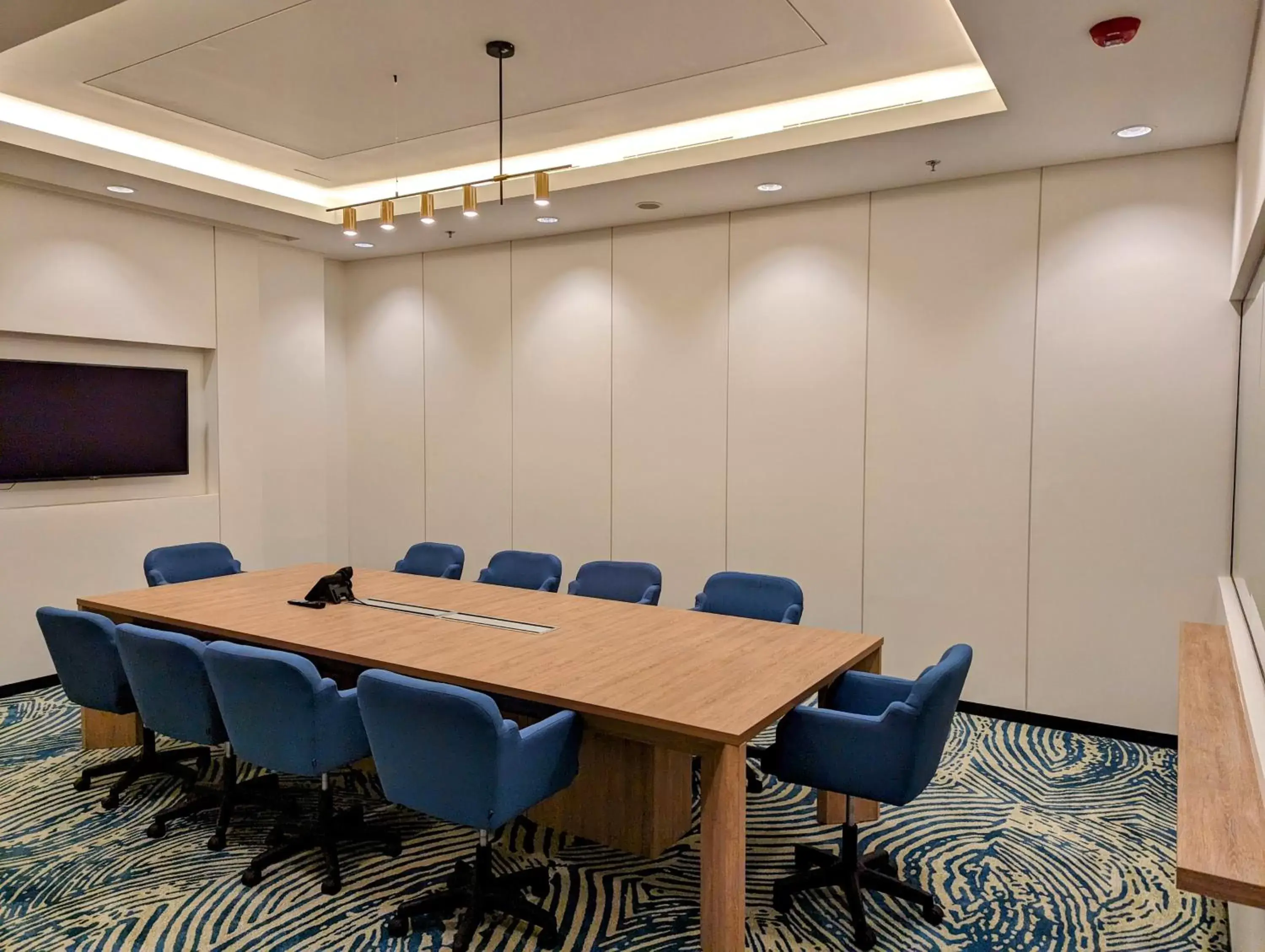 Meeting/conference room in Fairfield by Marriott Jakarta Soekarno-Hatta Airport