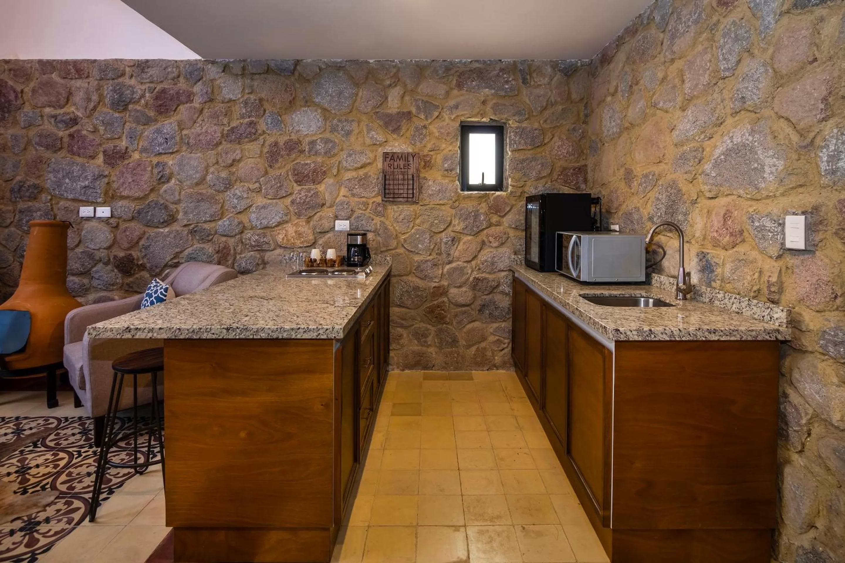 Communal kitchen in Hotel Boutique Camino Del Bosque