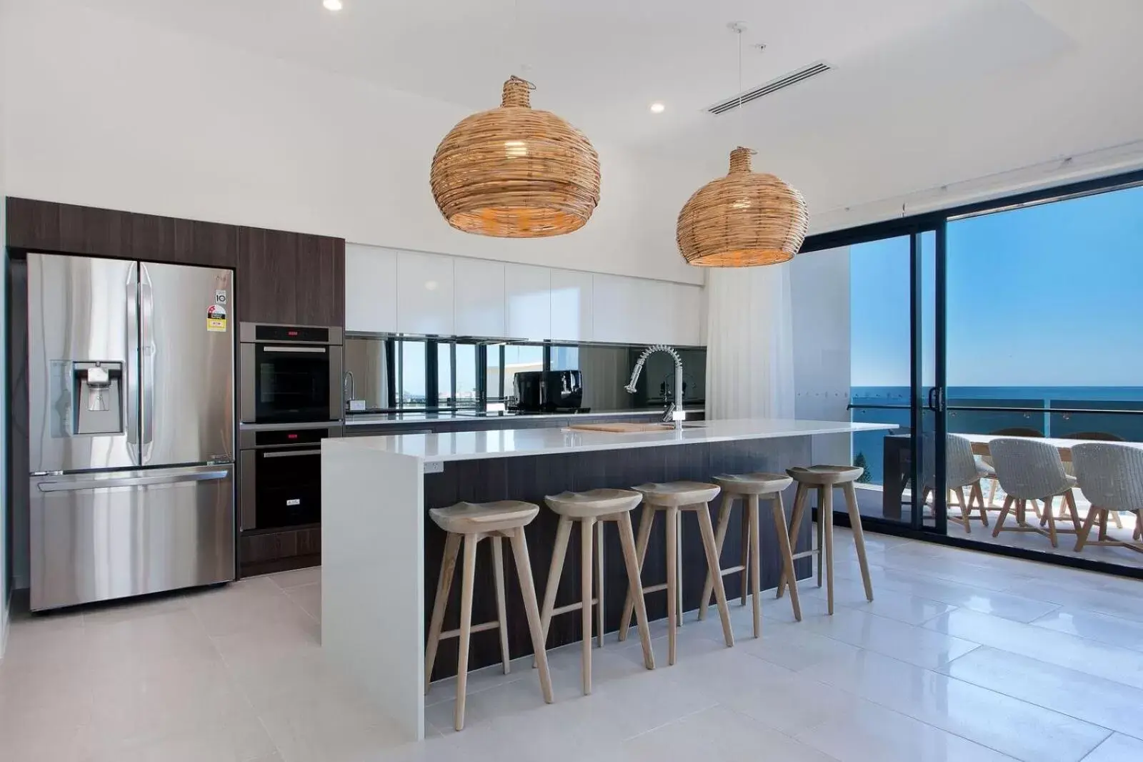 Kitchen or kitchenette, Dining Area in First Light Mooloolaba, Ascend Hotel Collection