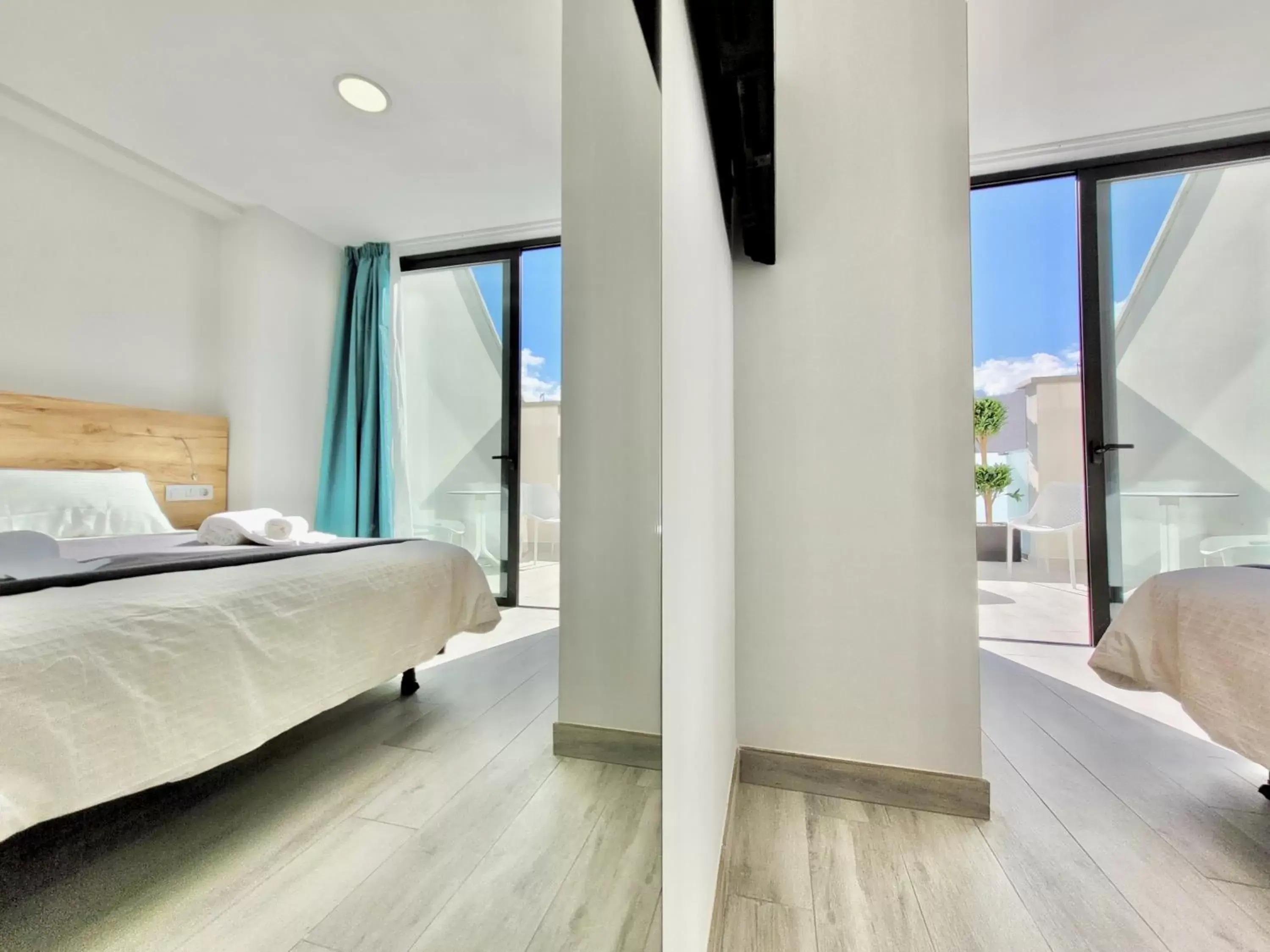 Restaurant/places to eat, Bed in Puerto Azul Restaurant/places to eat, Bed in Puerto Azul