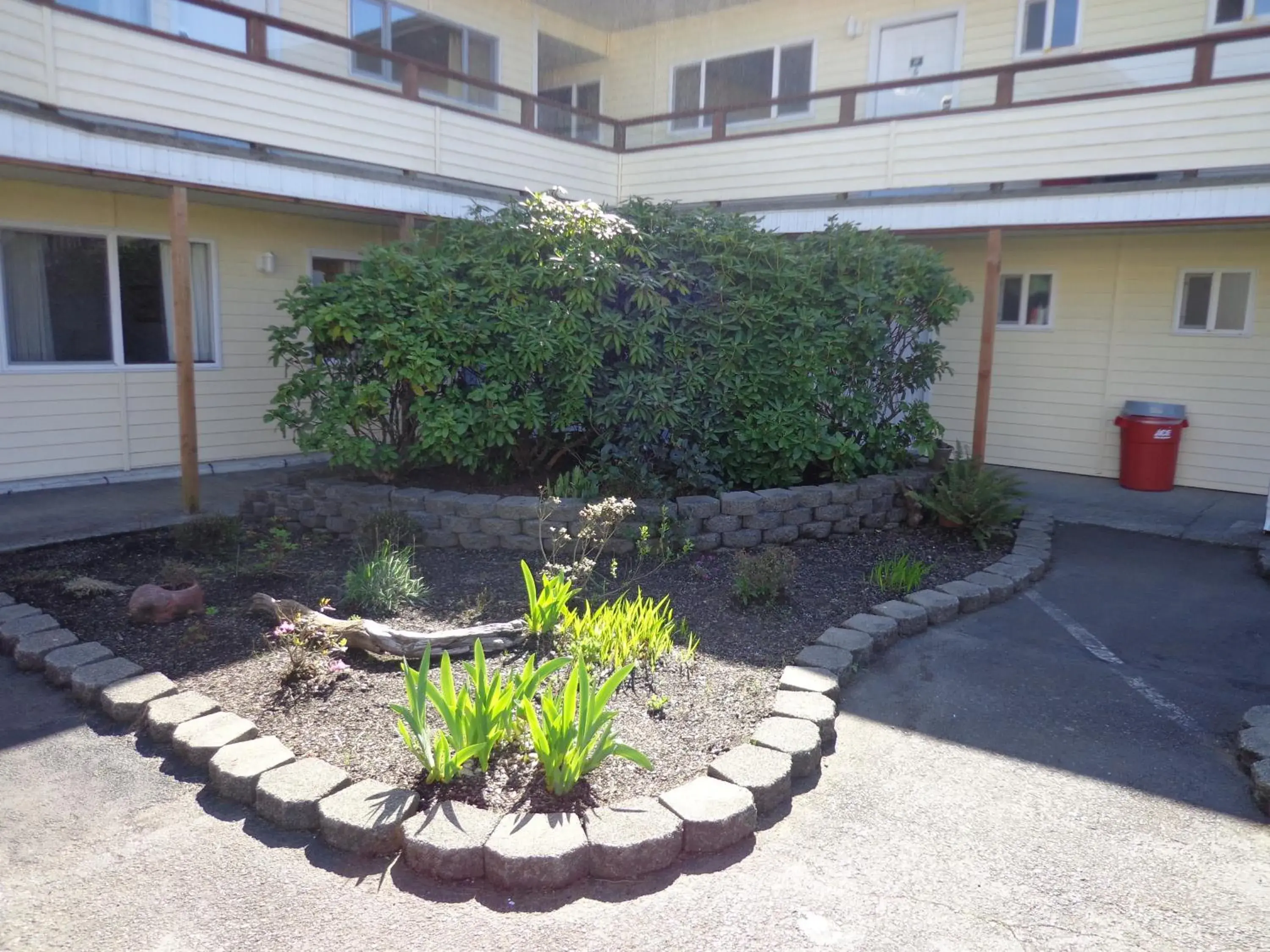 Decorative detail, Property Building in Ocean Shores Inn & Suites