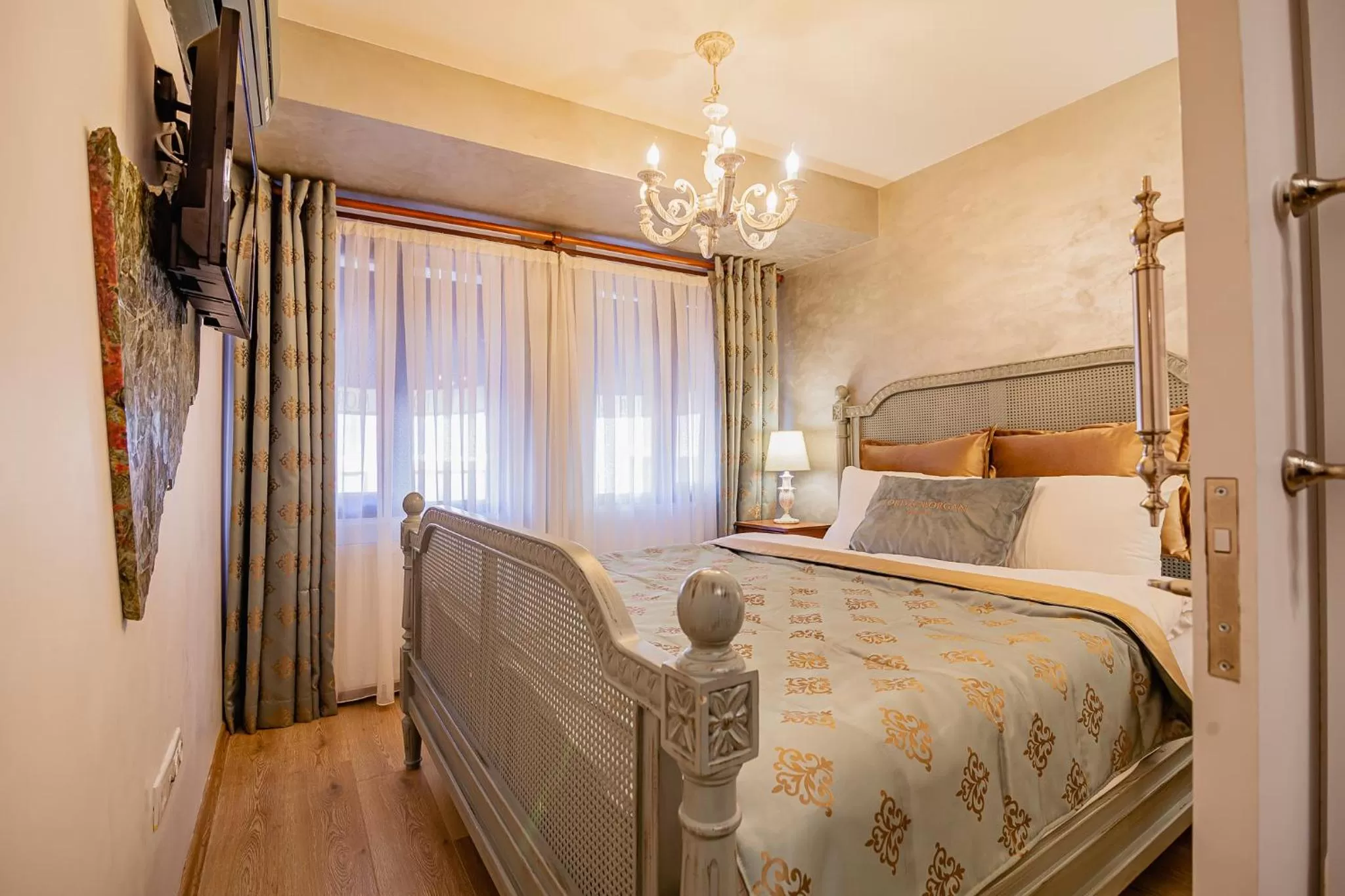Photo of the whole room, Bed in Lord Morgan & Exclusive Design Nişantaşı