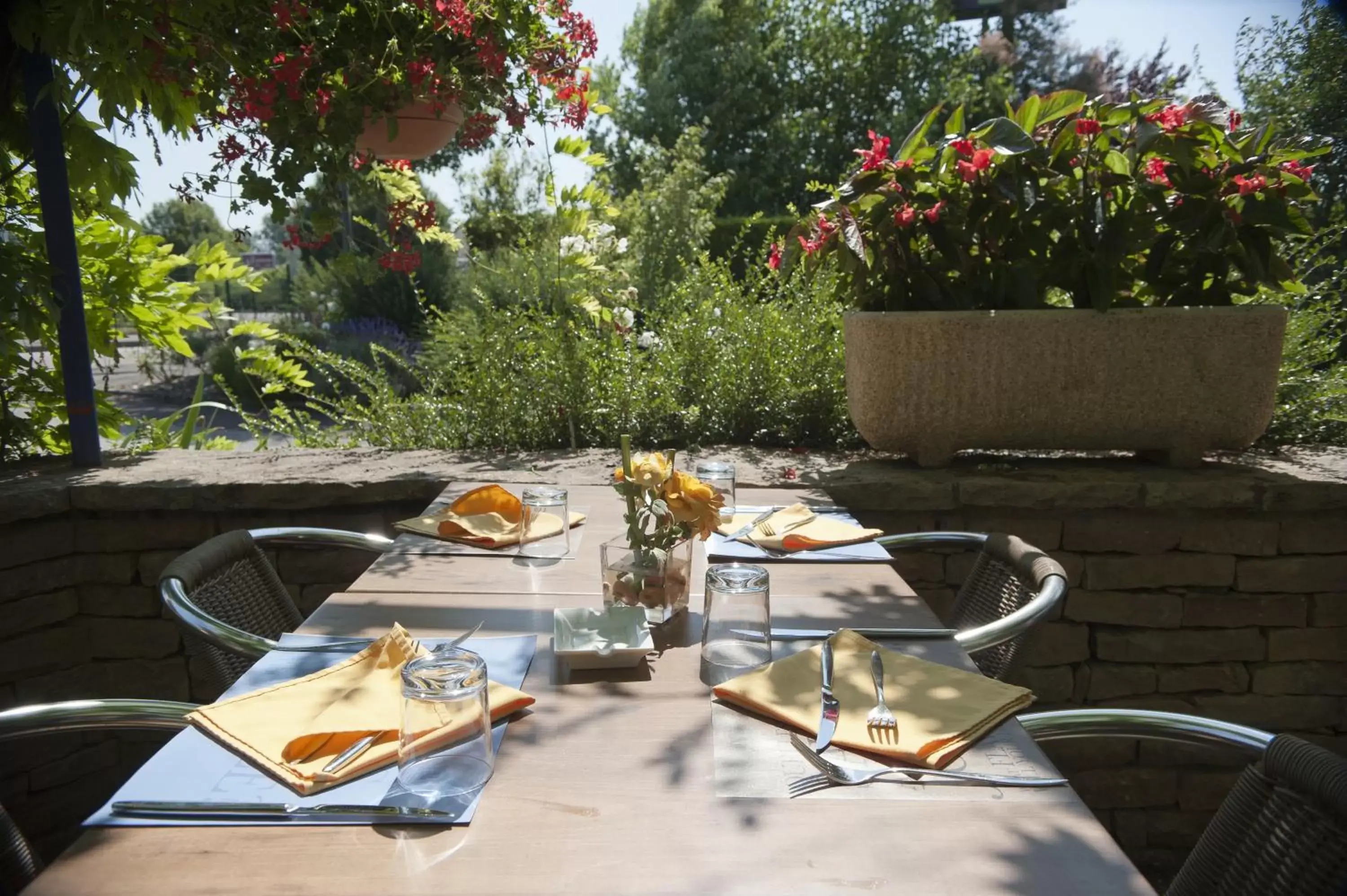 Balcony/Terrace, Restaurant/Places to Eat in Kyriad Beaune