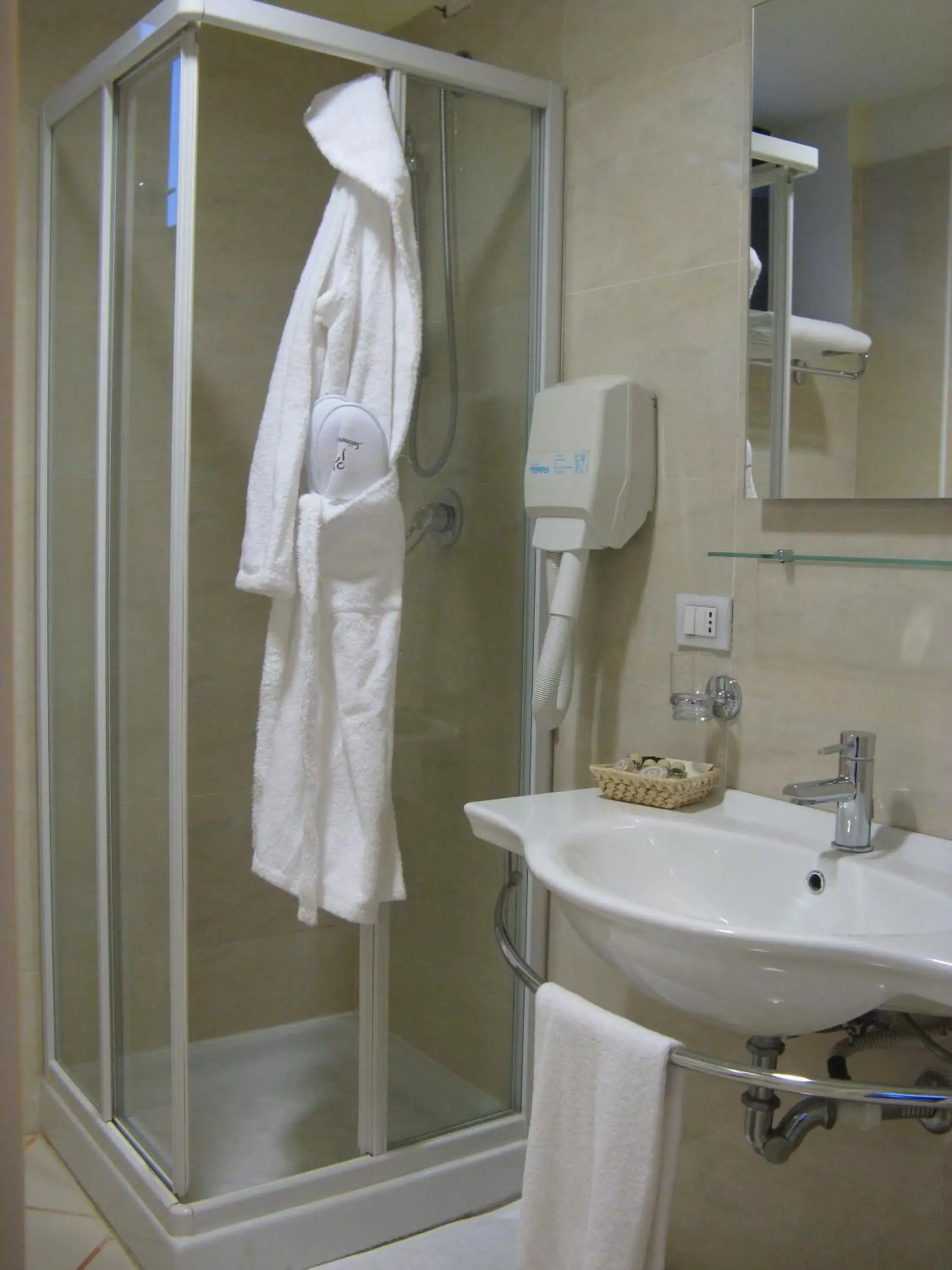 Bathroom in Hotel Principe d'Aragona