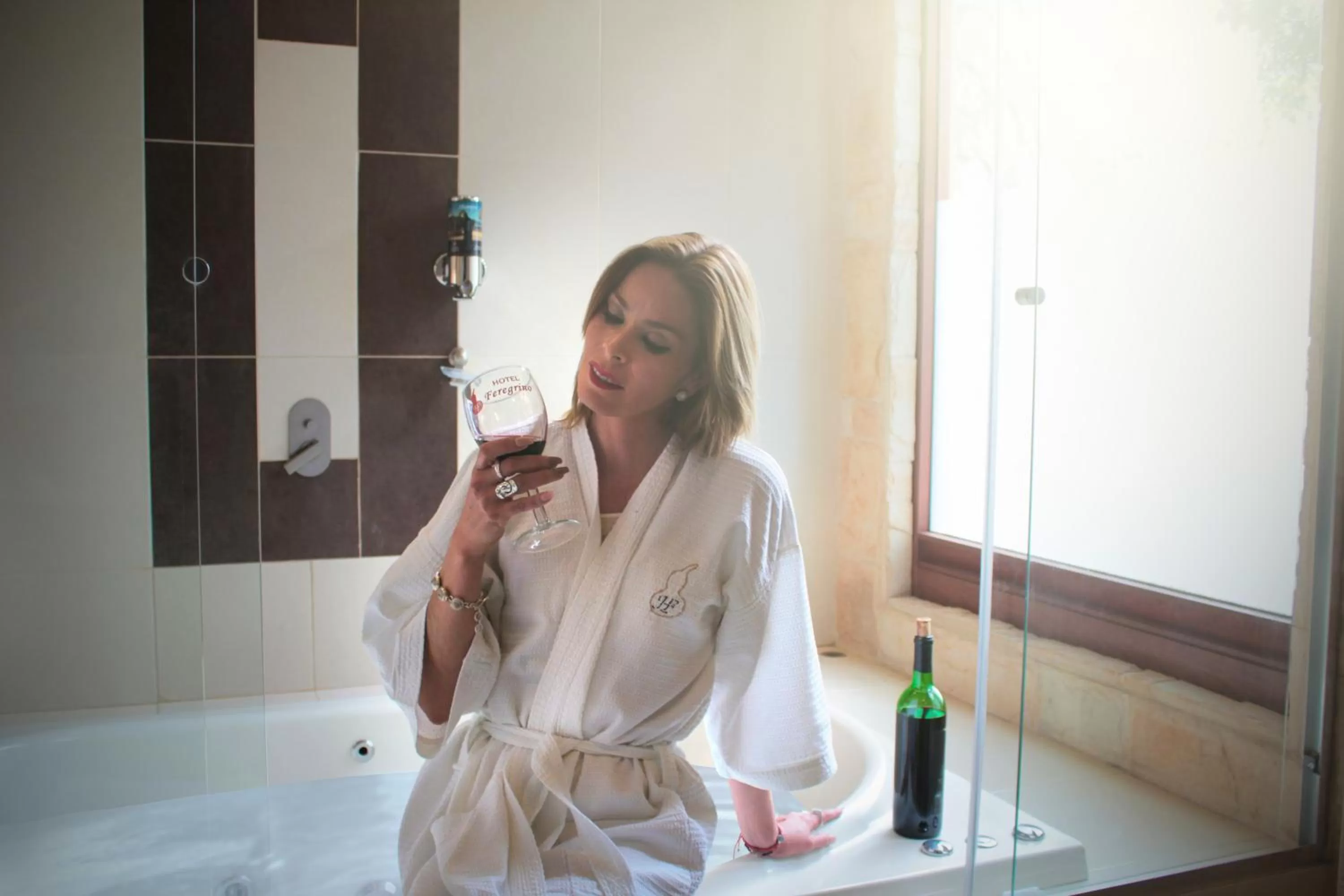 Bath, Guests in Hotel Feregrino