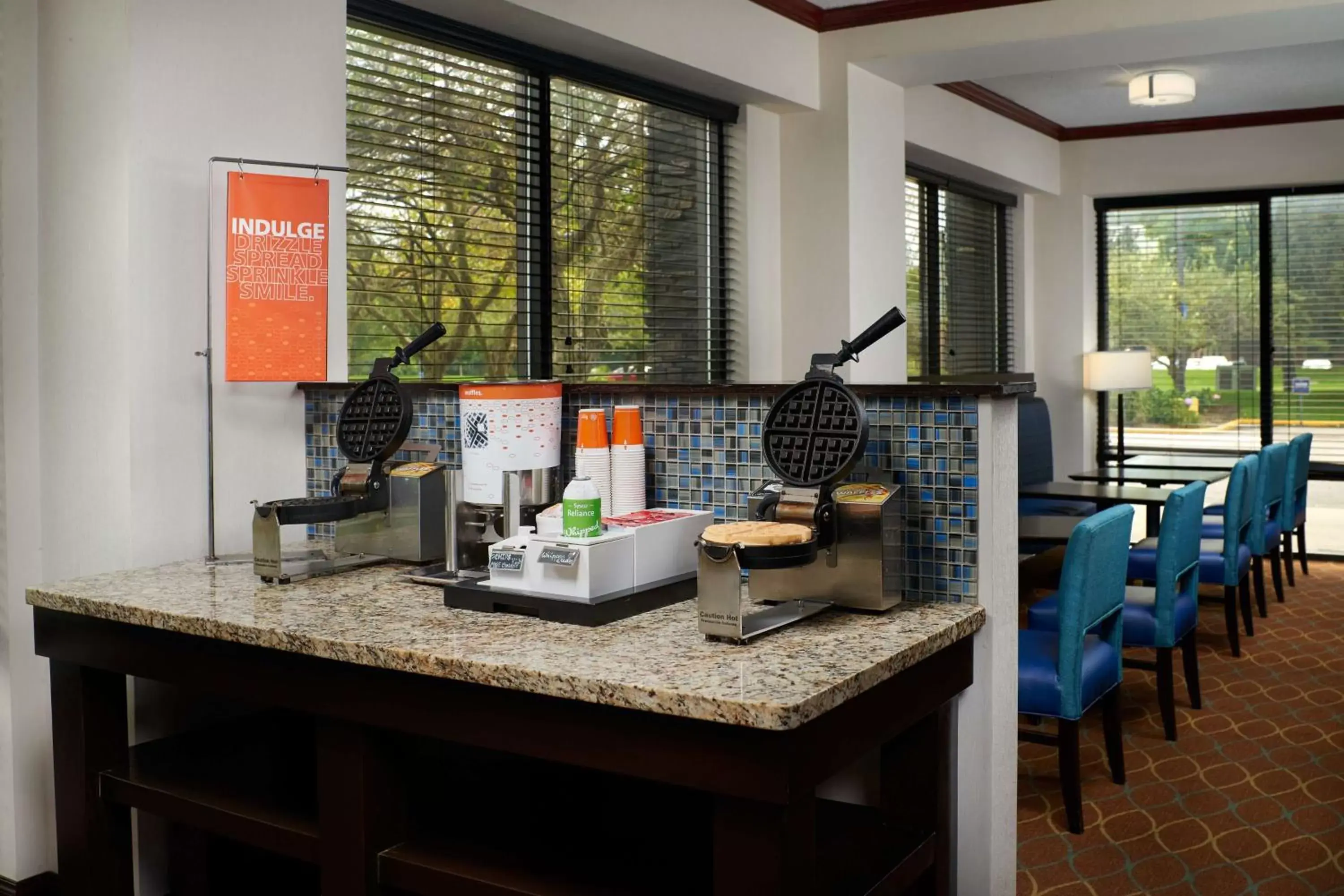 Dining area in Hampton Inn Ann Arbor-South