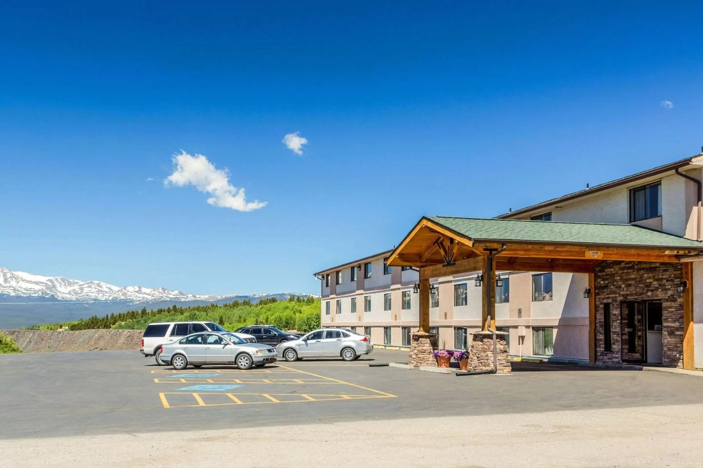 Property Building in Rodeway Inn Leadville