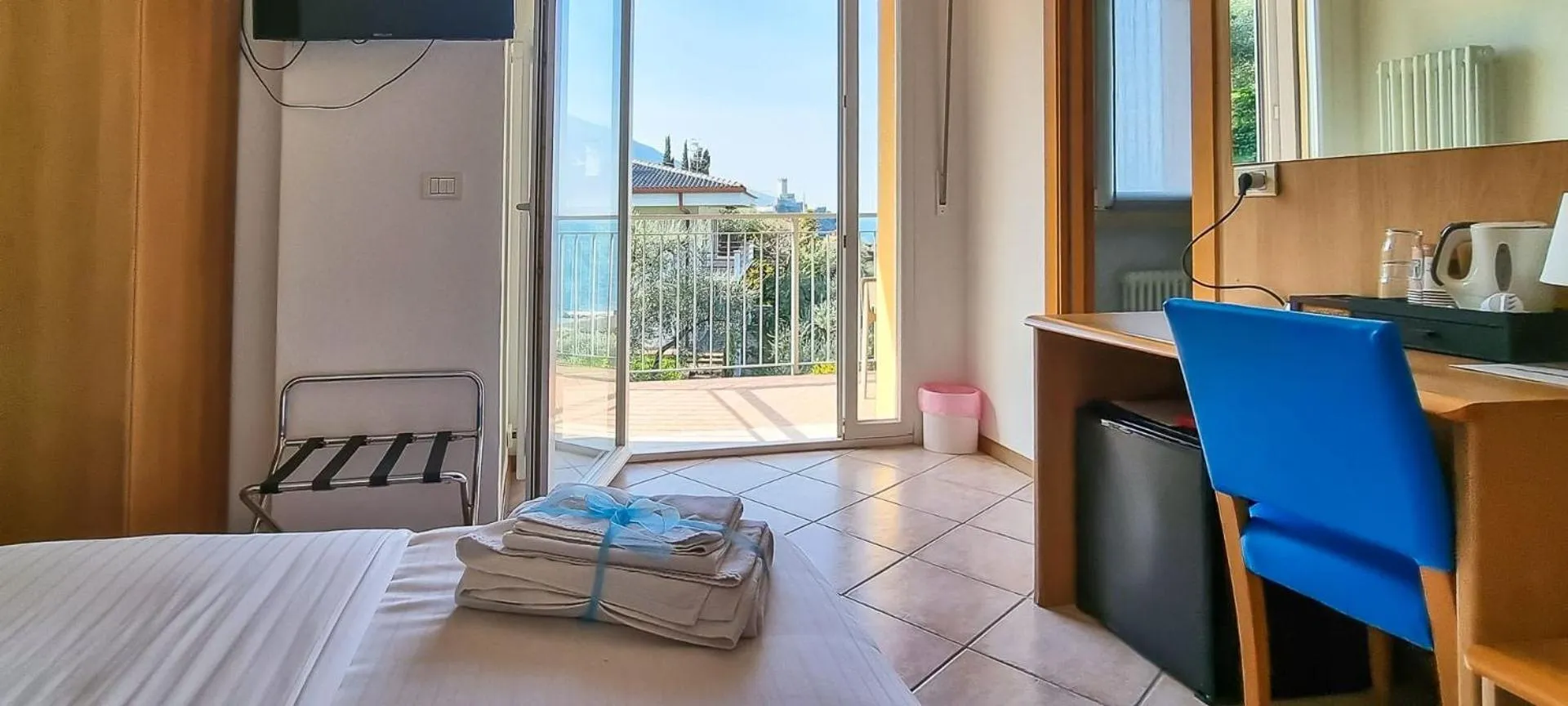 View (from property/room), Bed in Hotel Casa Marinella