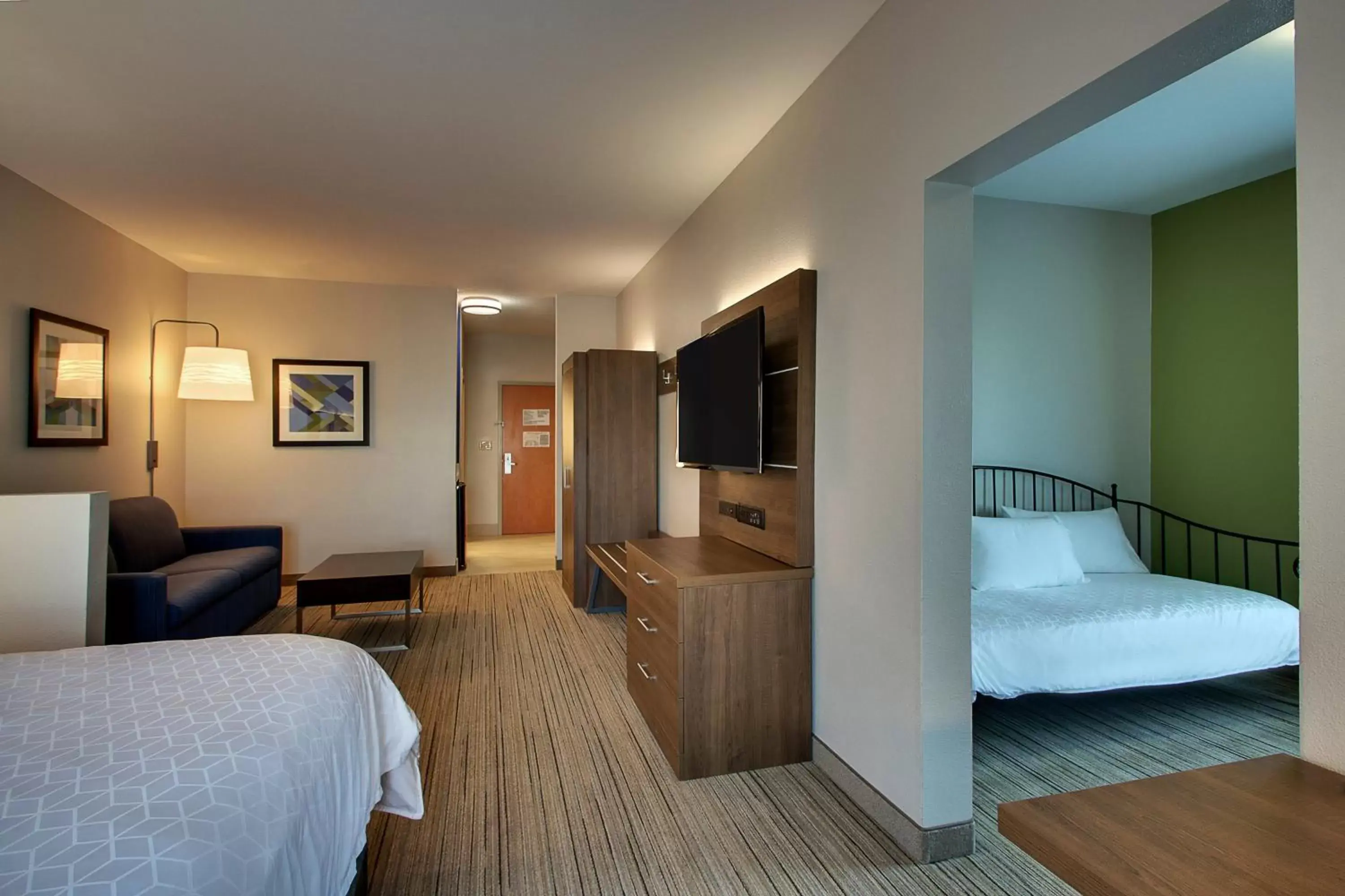 Photo of the whole room, Bed in Holiday Inn Express Hotel & Suites Austell Powder Springs, an IHG Hotel