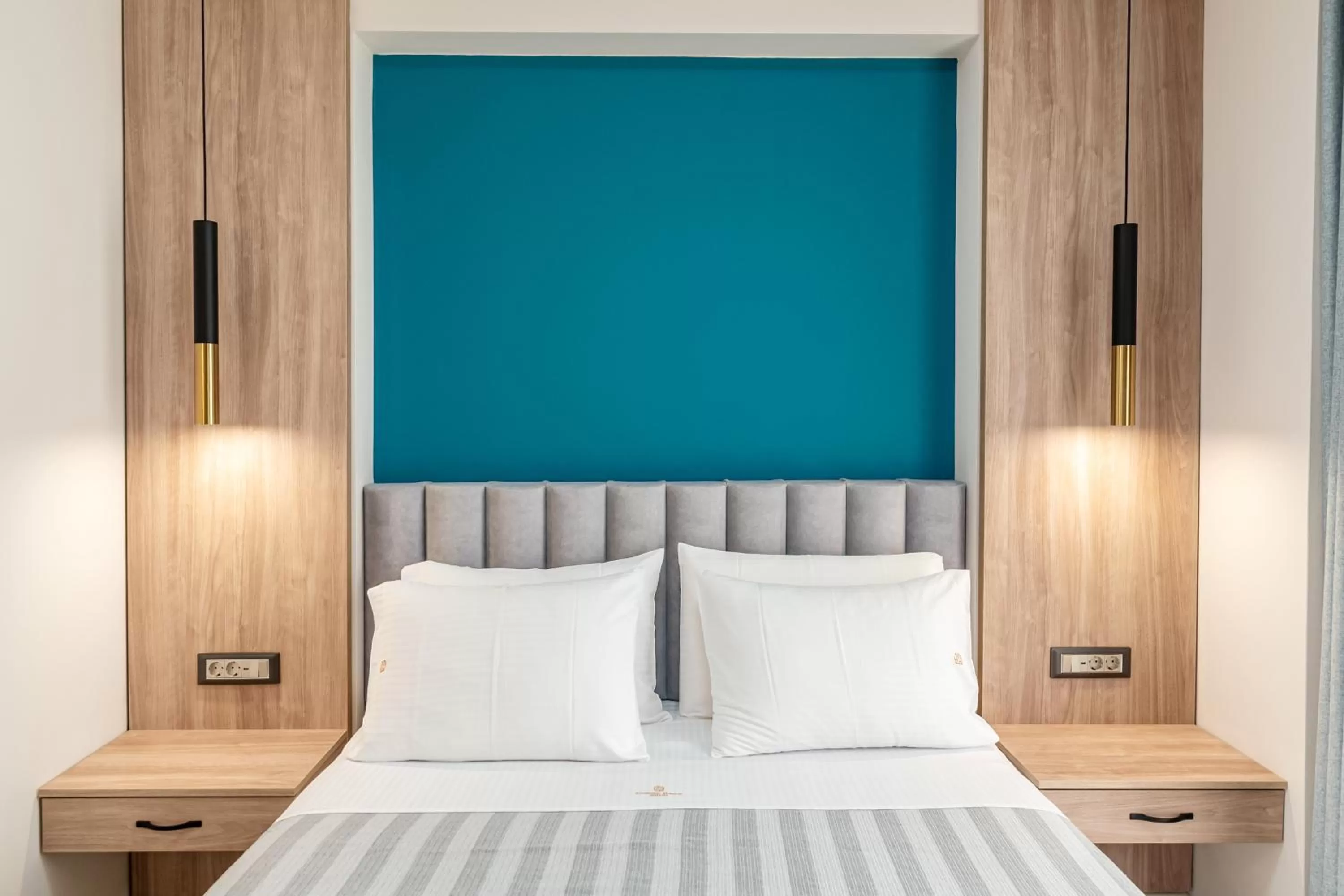 Photo of the whole room, Bed in Sapphire Horizon Suites