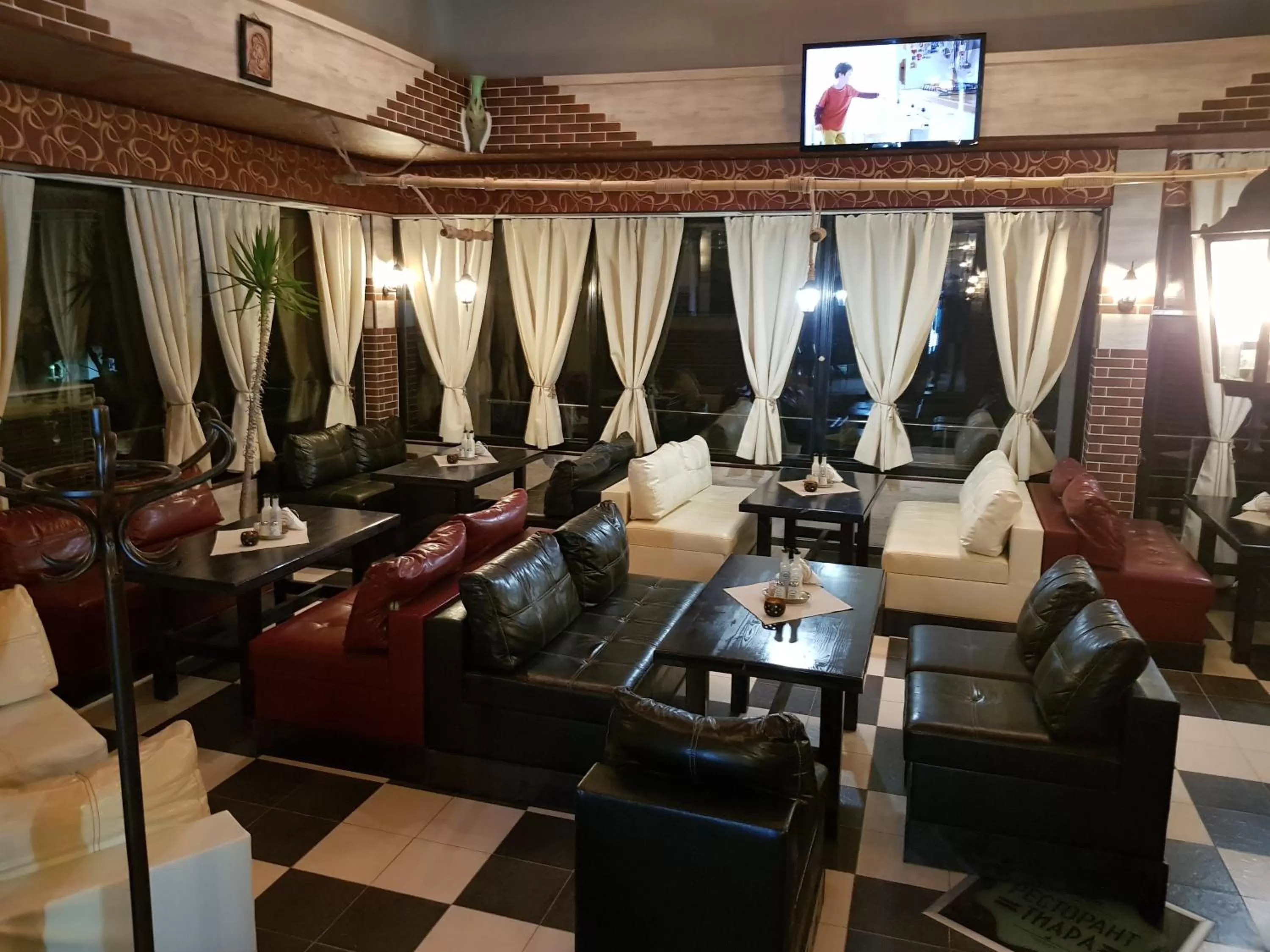 Restaurant/places to eat in Tiara Hotel