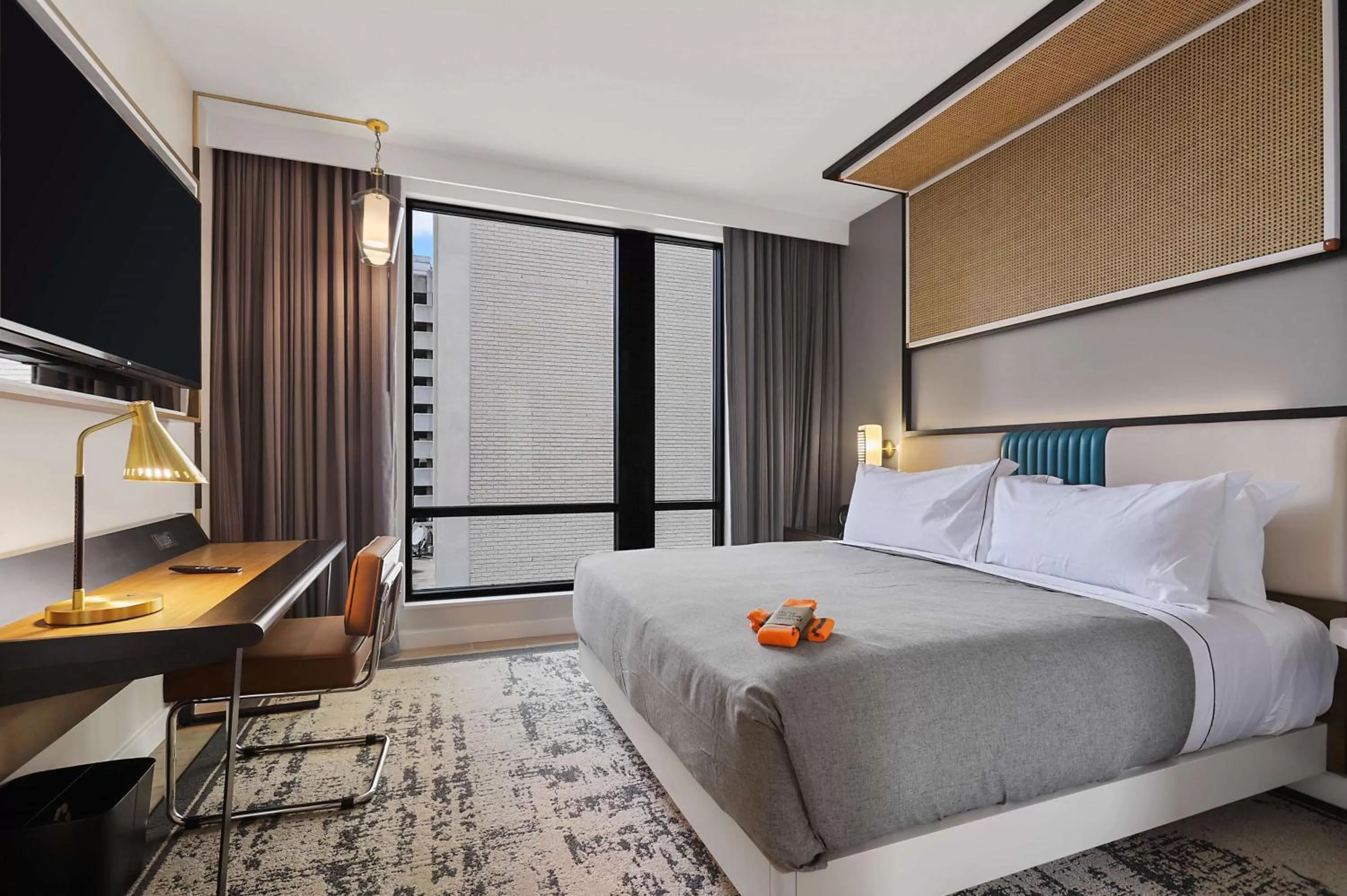 Bed in Canopy By Hilton Memphis Downtown