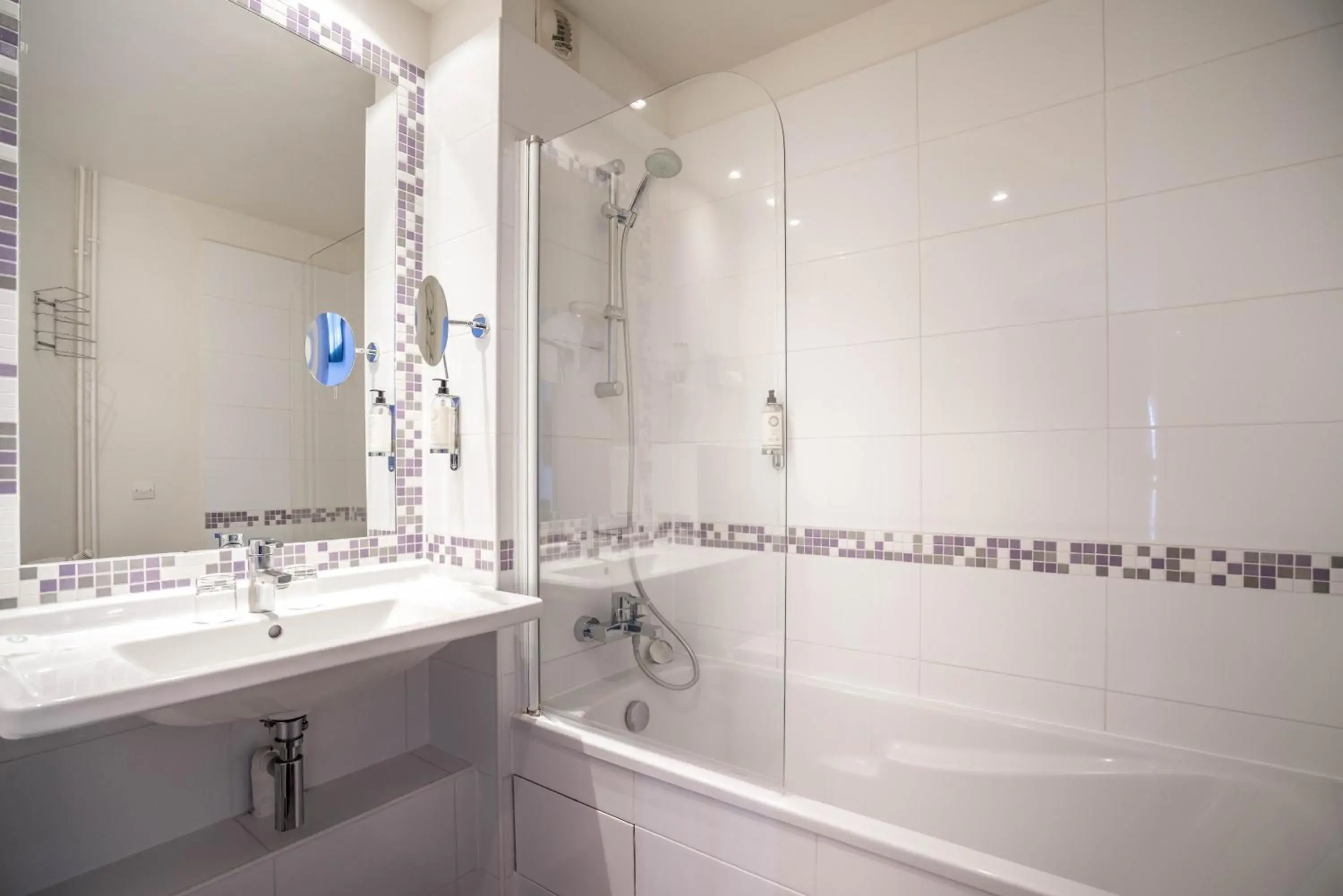 Bathroom in Best Western Plus Hostellerie Du Vallon Bathroom in Best Western Plus Hostellerie Du Vallon