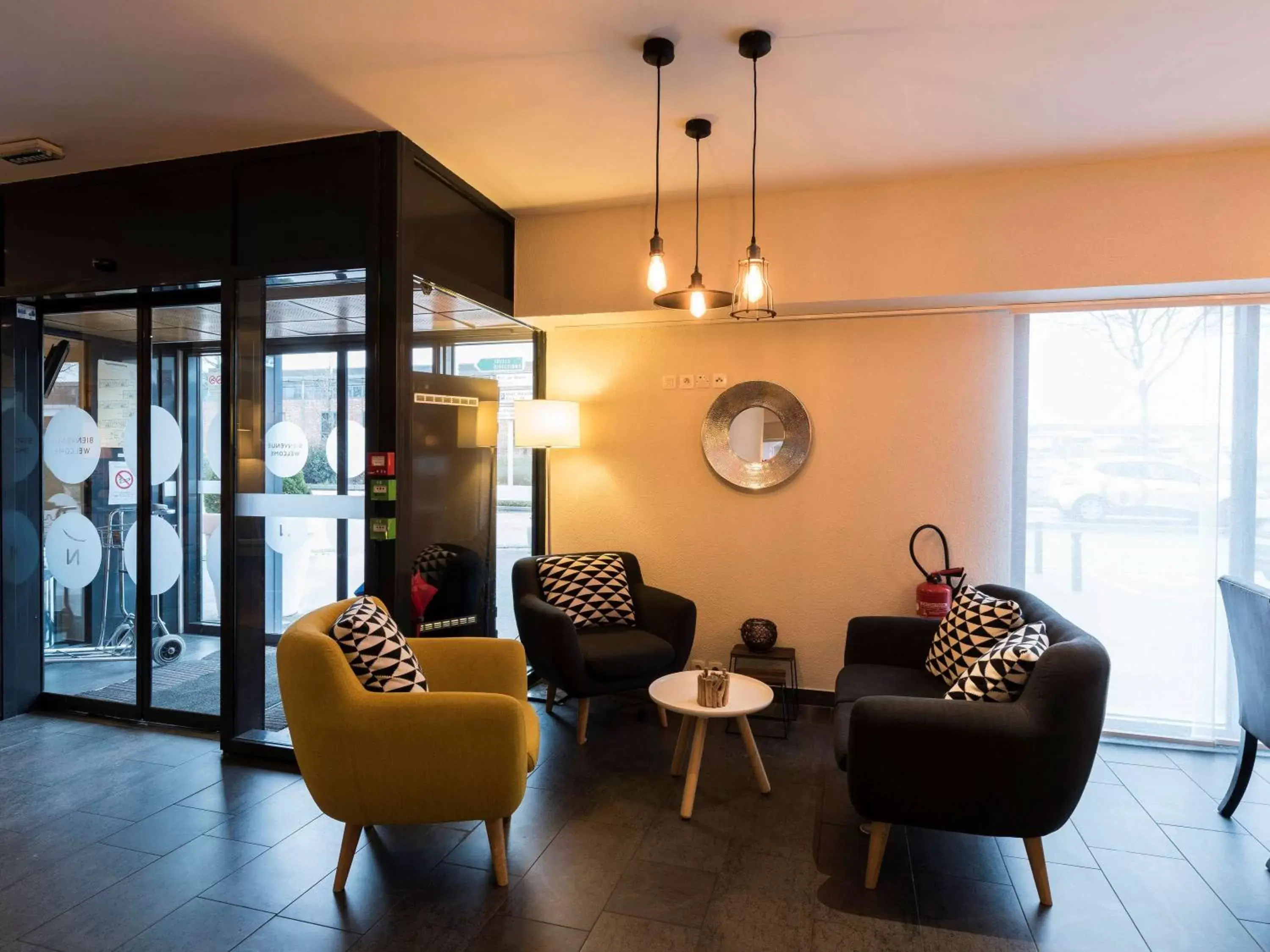 Property building, Seating Area in Novotel Suites Rouen Normandie