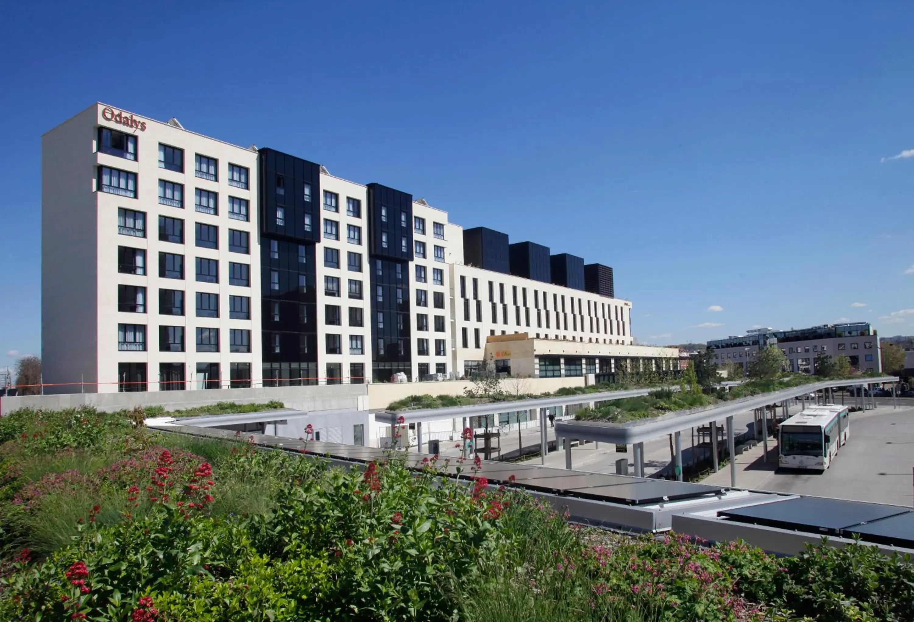 Facade/entrance, Property Building in Apparthotel Odalys Paris Reuil