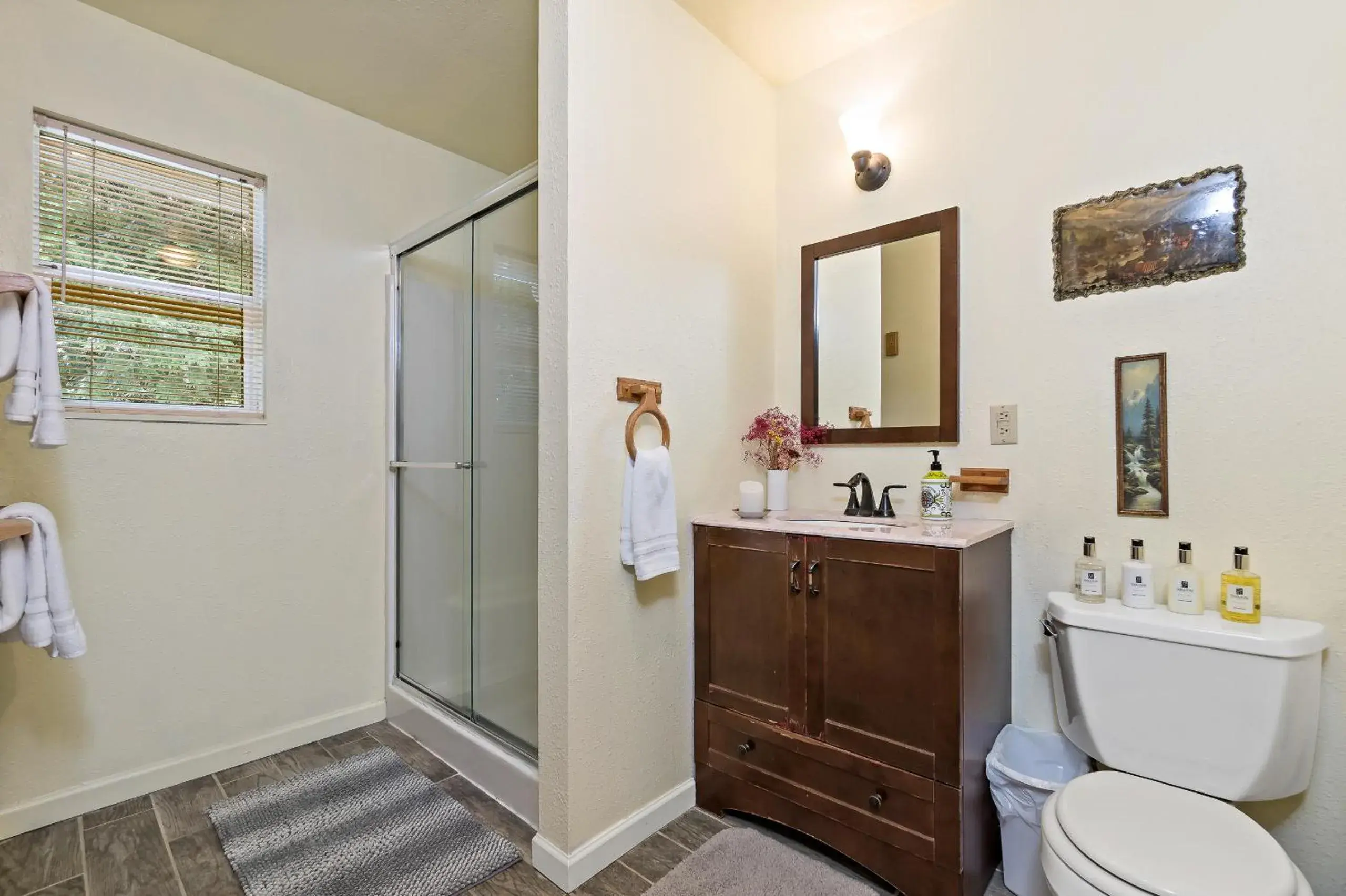 Bathroom in Mountain Meadows Inn