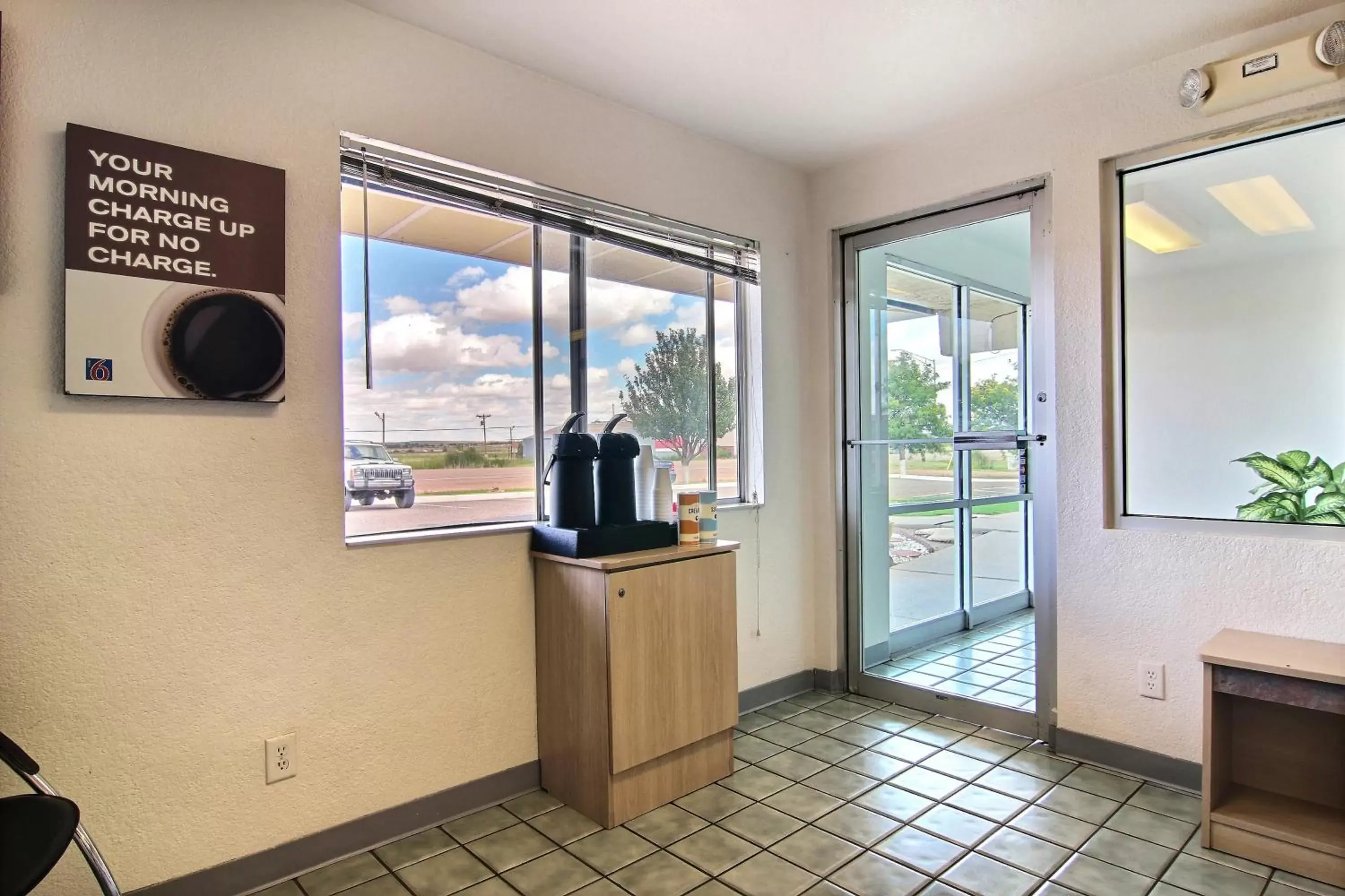 Coffee/tea facilities in Motel 6-Tucumcari, NM