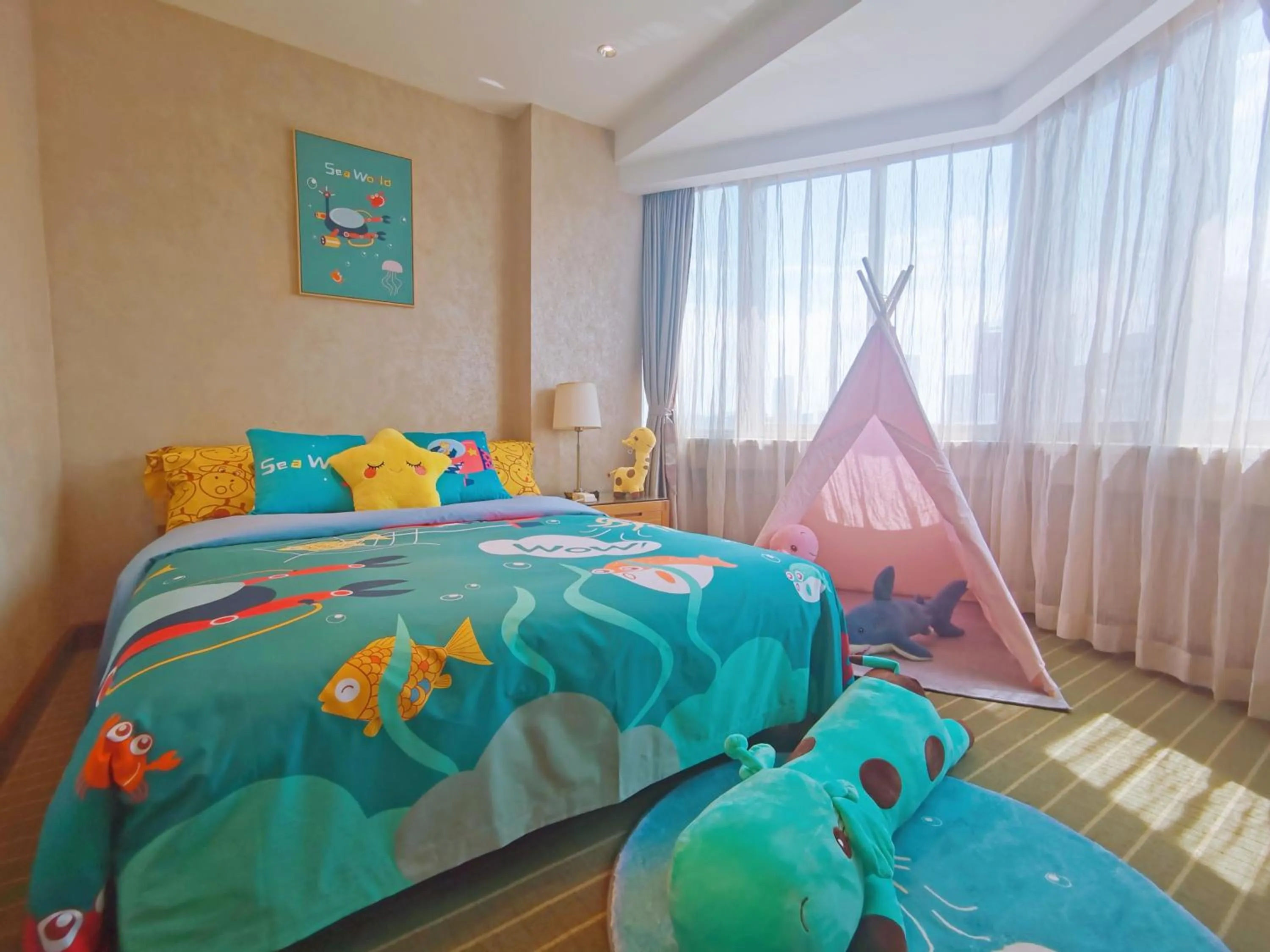 Bed in Kunming Haitian Hotel