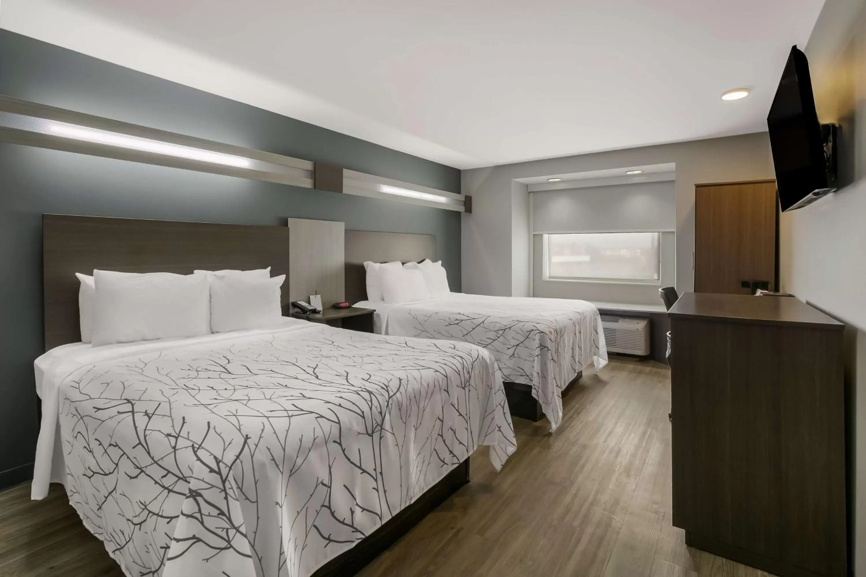 Bedroom, Bed in SureStay Plus Hotel by Best Western Sevierville