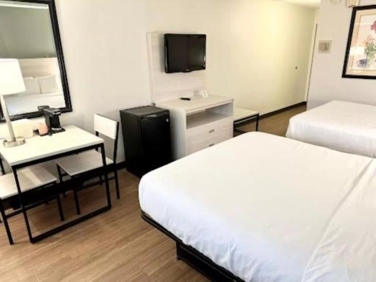 Photo of the whole room, Bed in Quality Inn & Suites East Syracuse - Carrier Circle