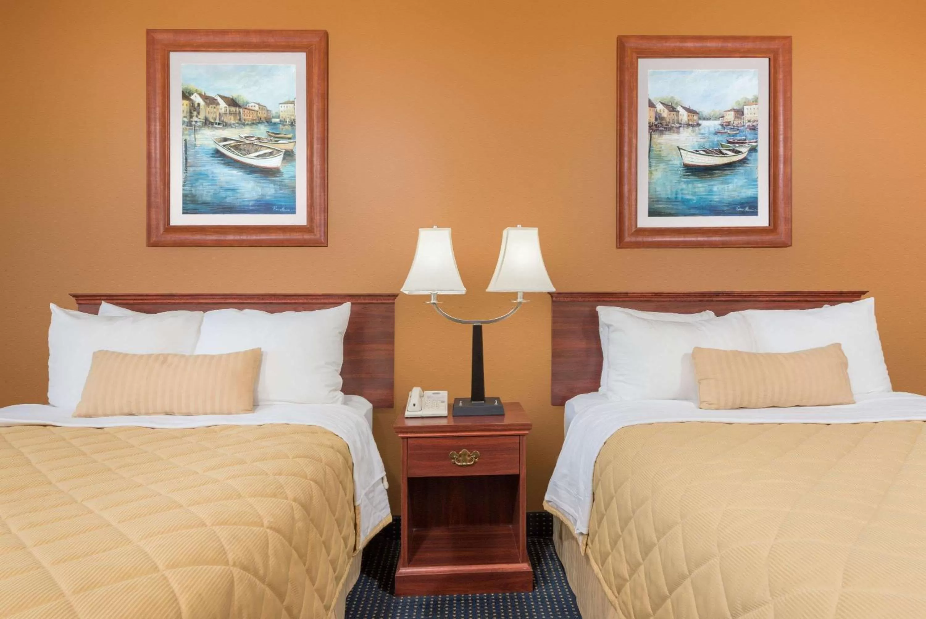 Photo of the whole room, Bed in Ramada by Wyndham Catlettsburg Ashland