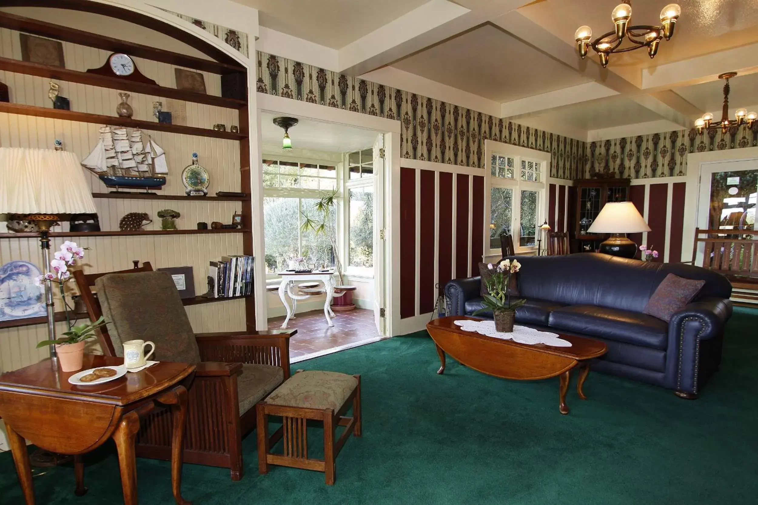 Library, Seating Area in The Jabberwock Bed & Breakfast