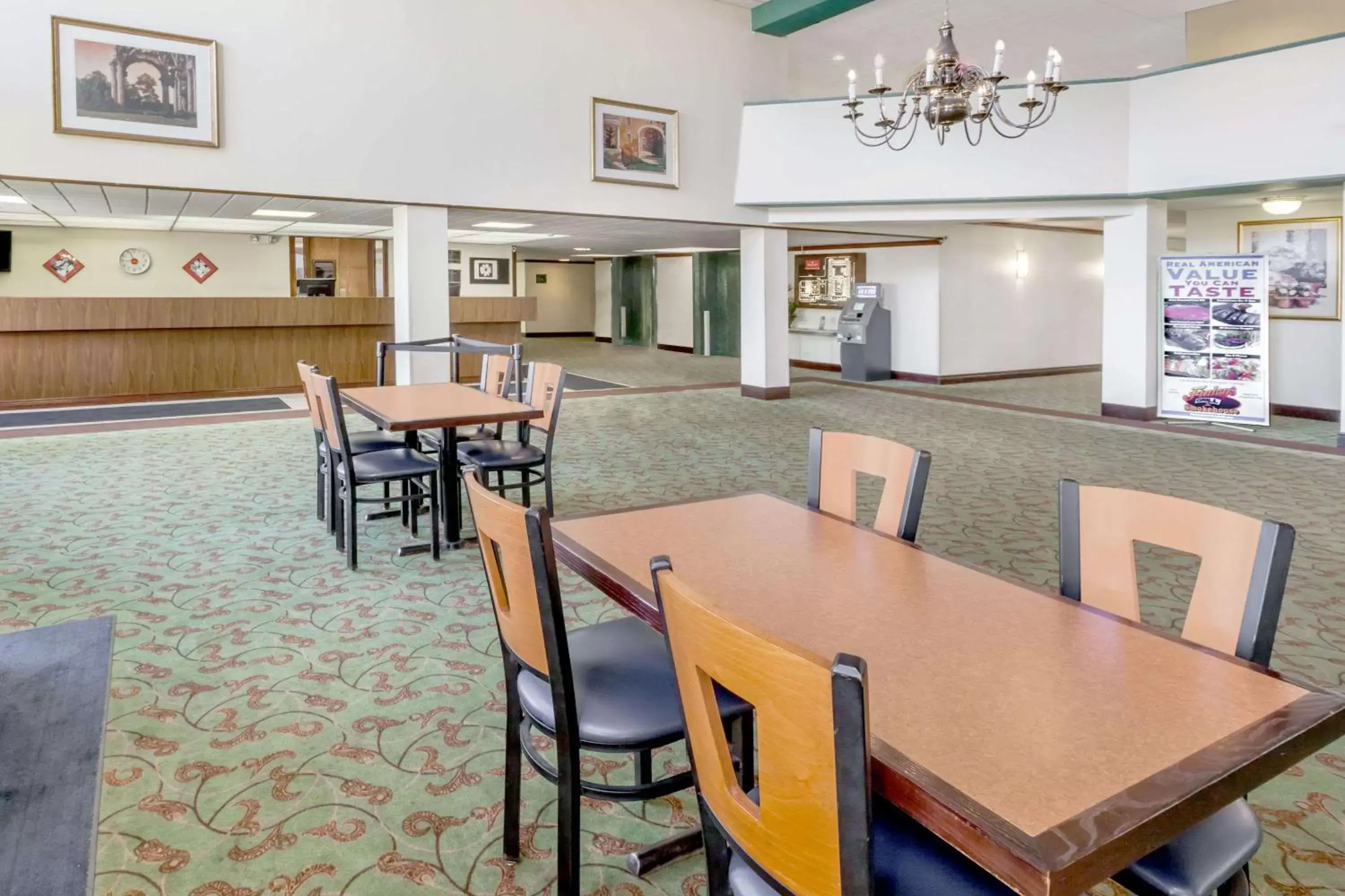 Lobby or reception, Restaurant/Places to Eat in Ramada by Wyndham Lansing Hotel & Conference Center