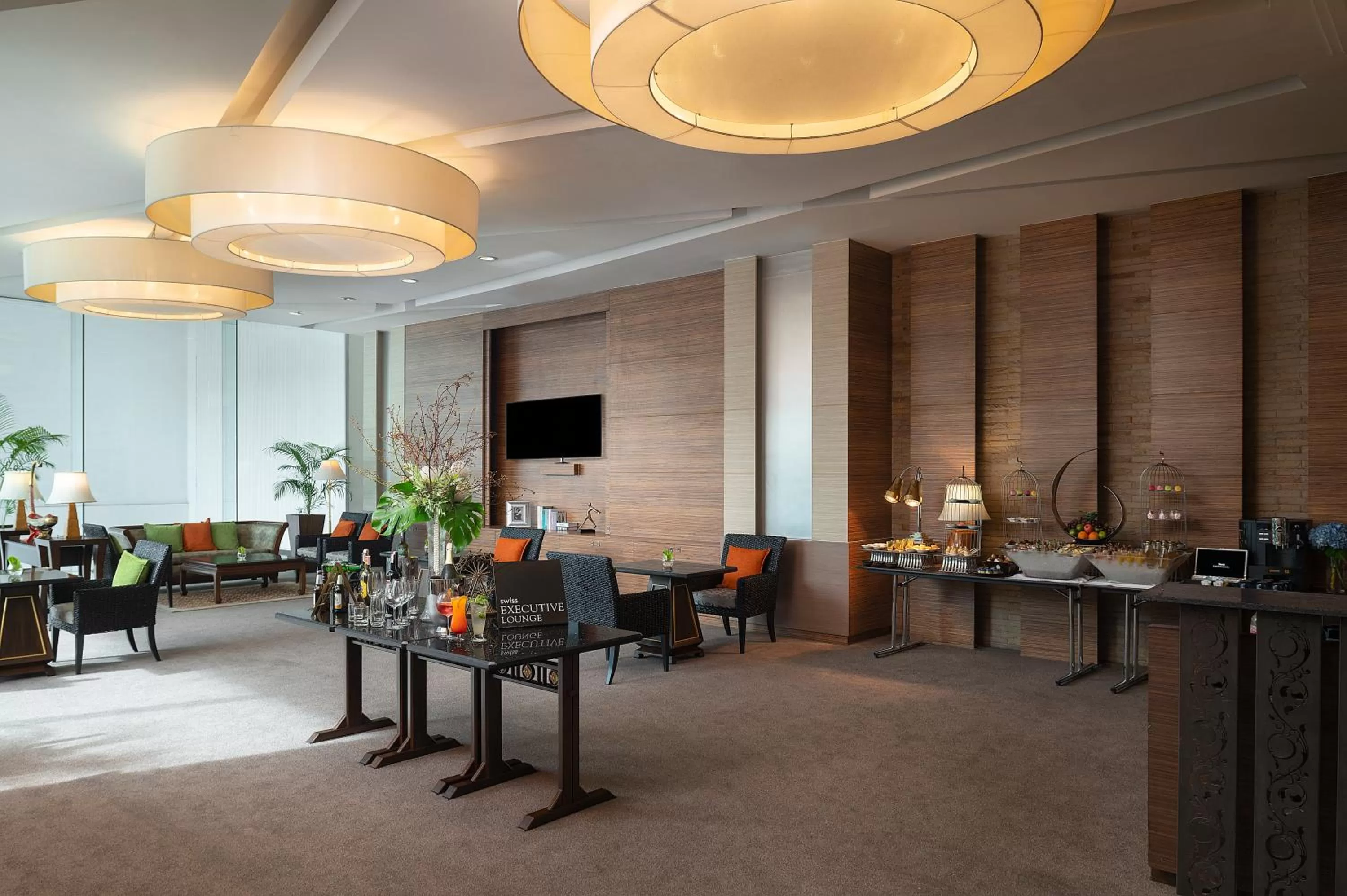 Lounge or bar in Swissotel Bangkok Ratchada