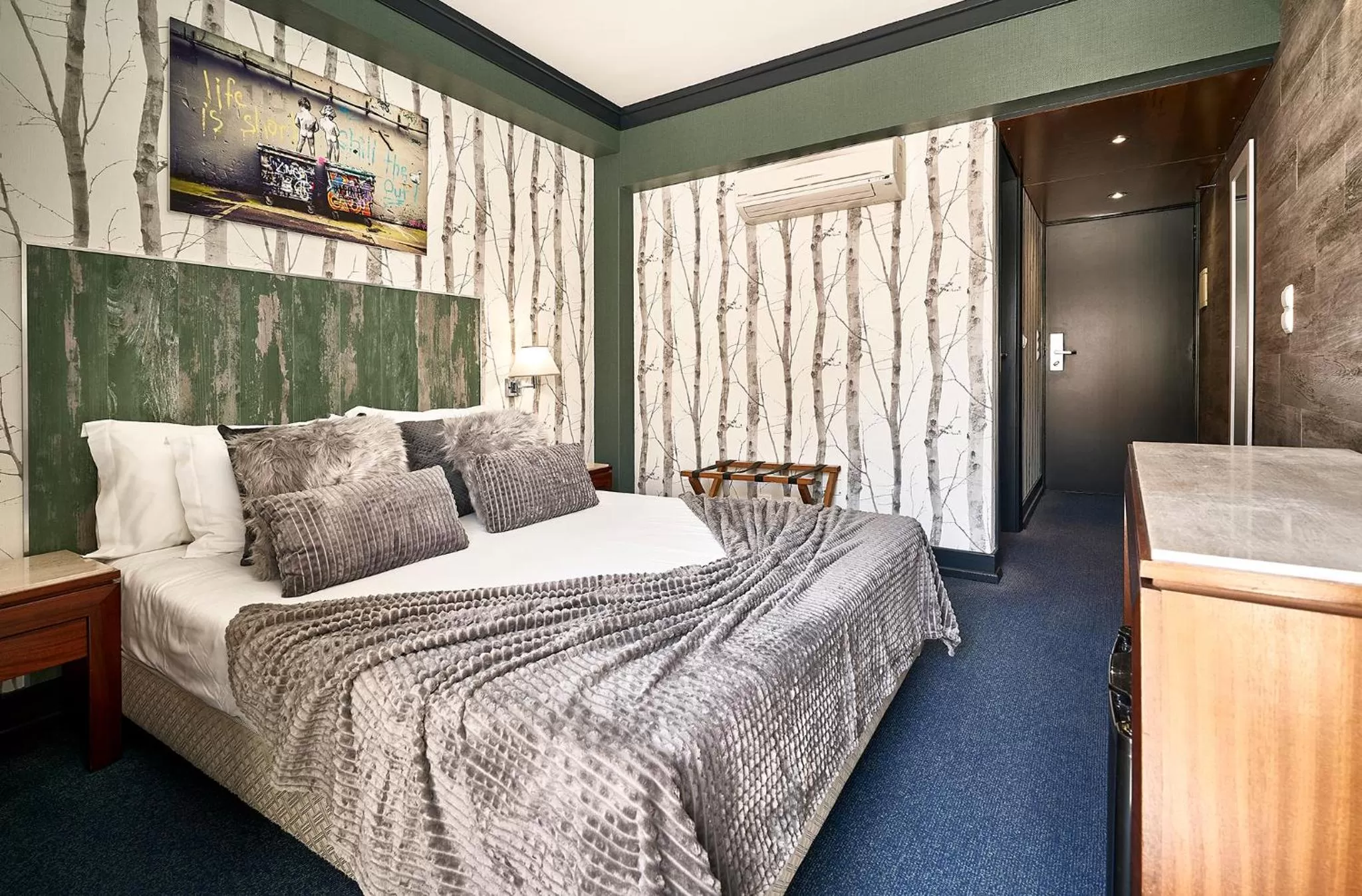 Bed in Galeria Suite Hotel