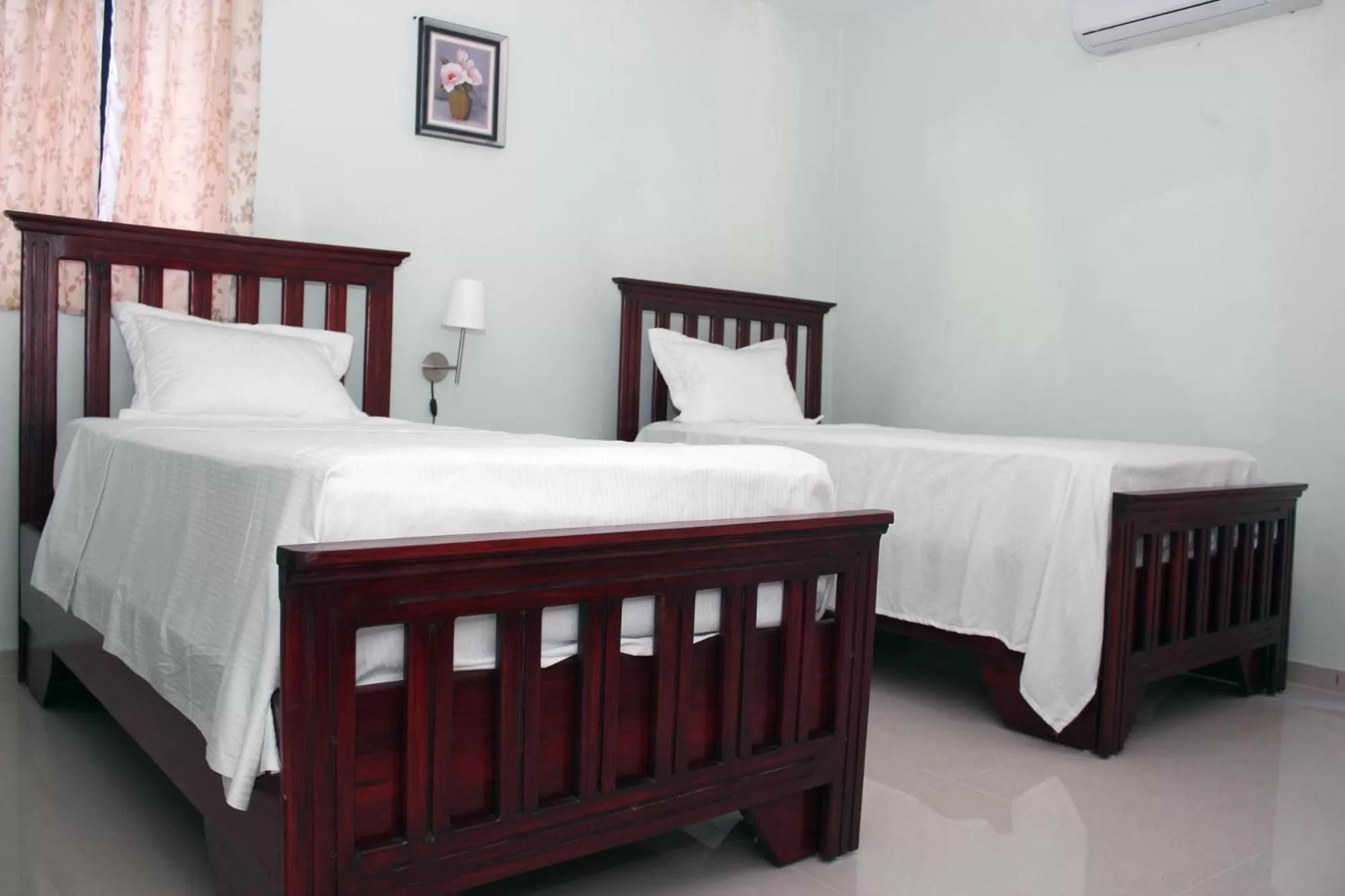 Twin  Room in Hotel Renacer
