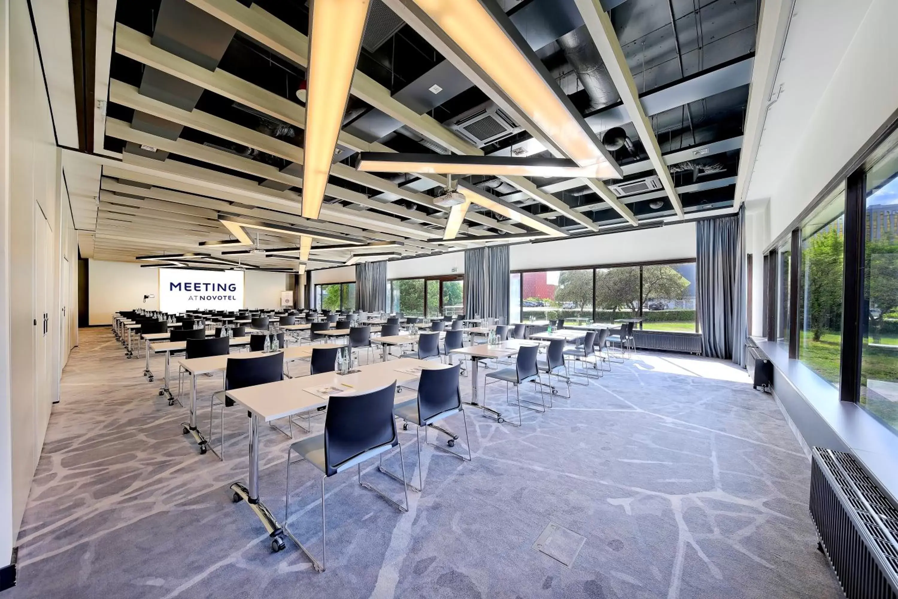 Meeting/conference room, Restaurant/Places to Eat in Novotel Katowice Centrum