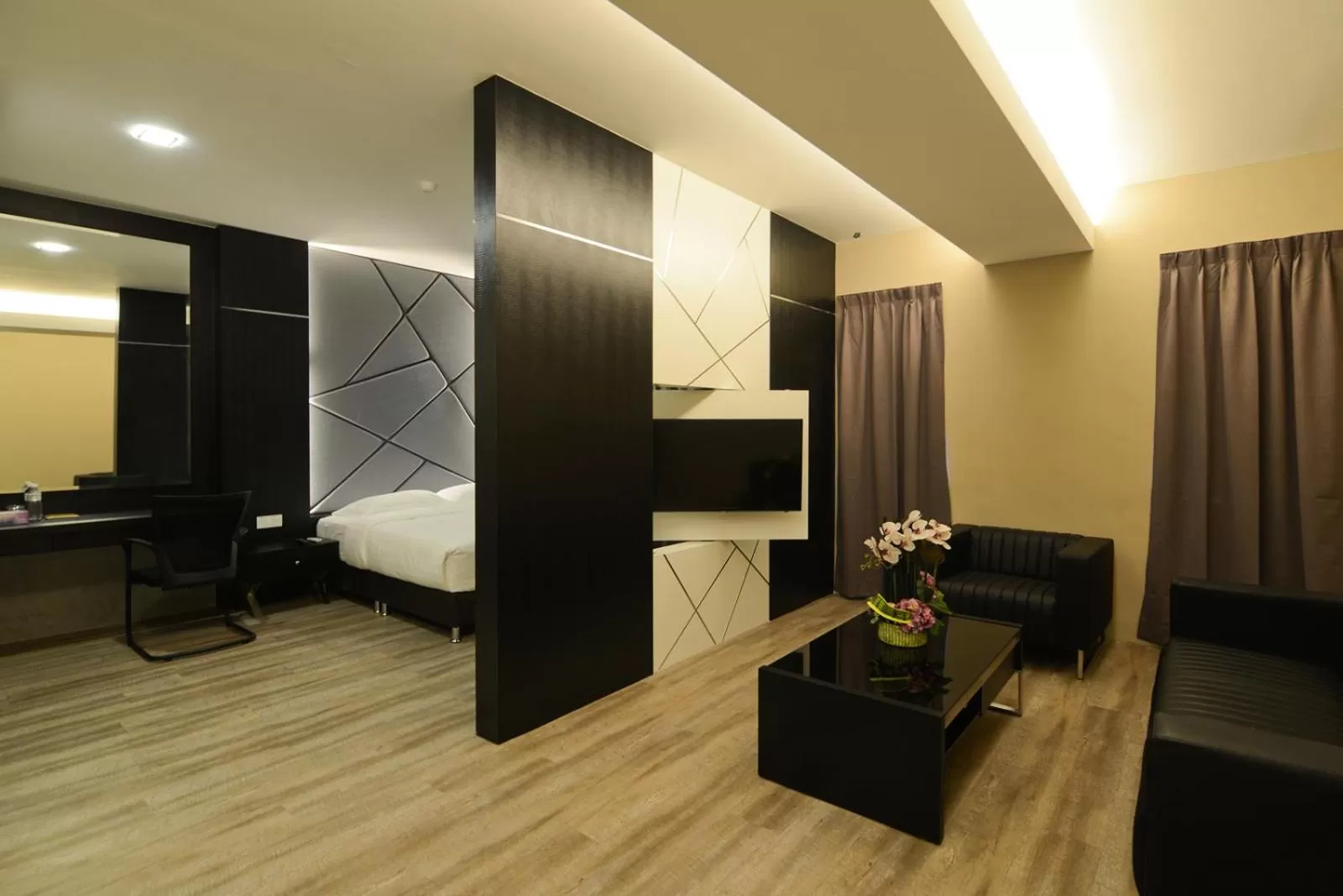 Photo of the whole room, Bed in De Parkview Hotel