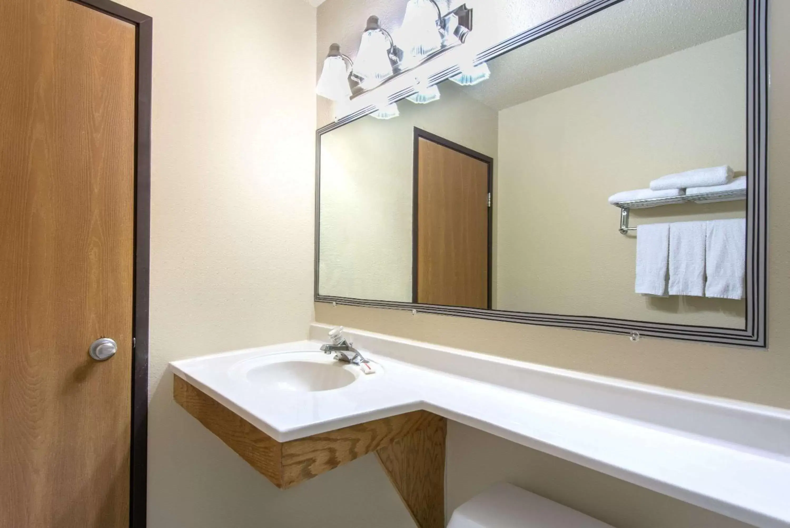 Bathroom in Super 8 by Wyndham Youngstown/Austintown