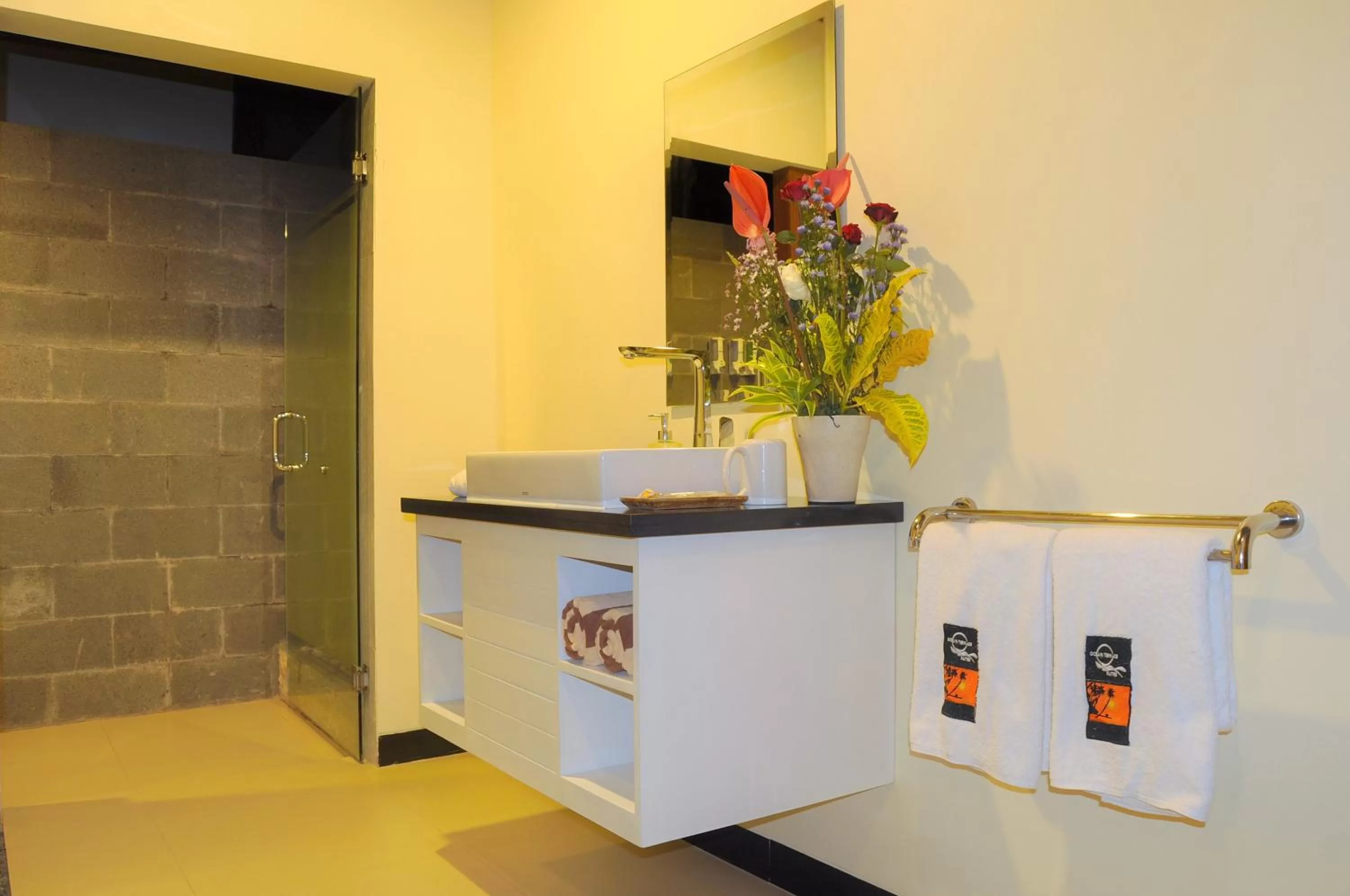 Shower in Ocean Terrace Suite And Spa Luxury