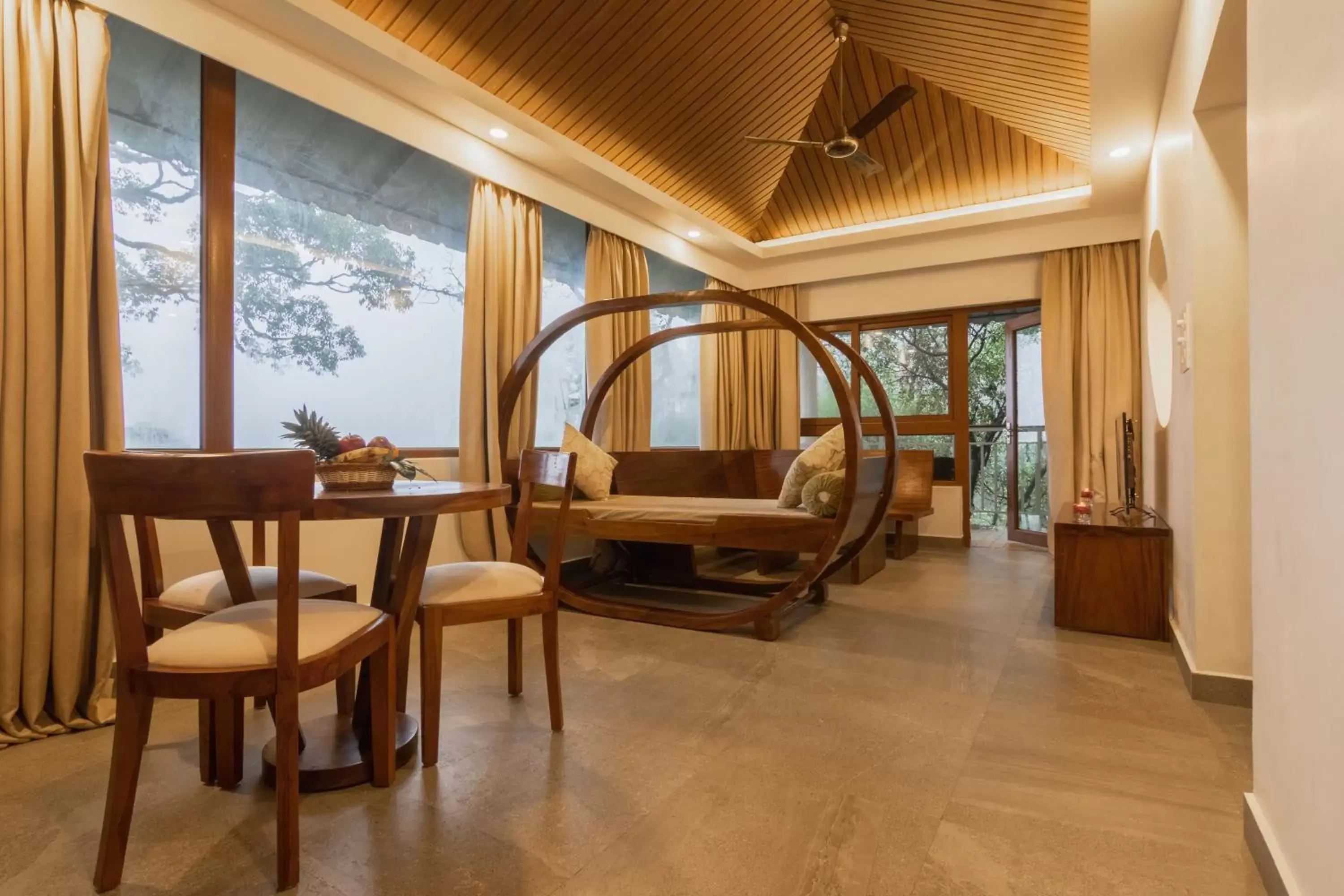 Balcony/Terrace, Dining Area in Elixir Hills Suites Resort and Spa