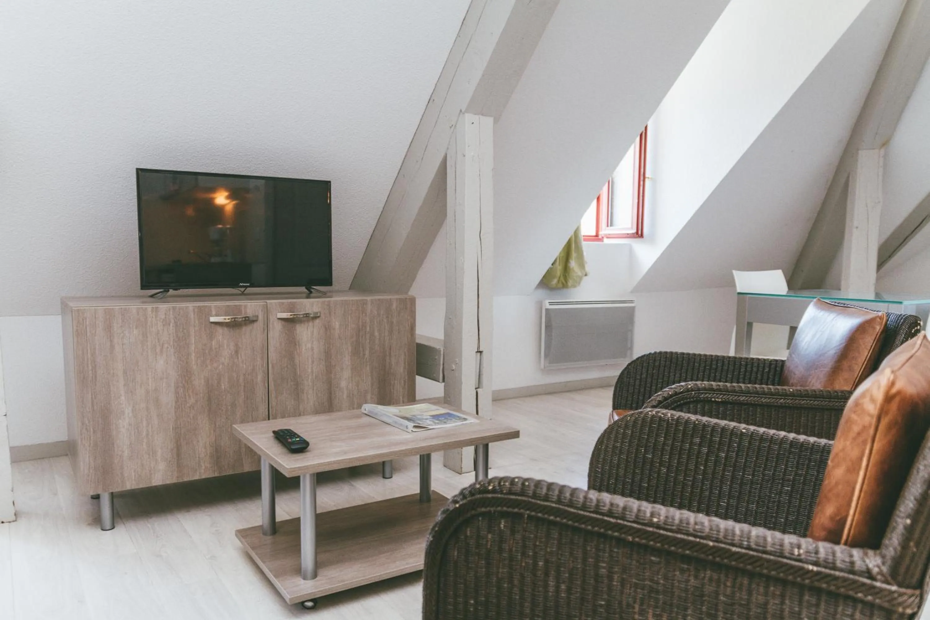 TV and multimedia in Terres de France - Appart'Hotel le Splendid