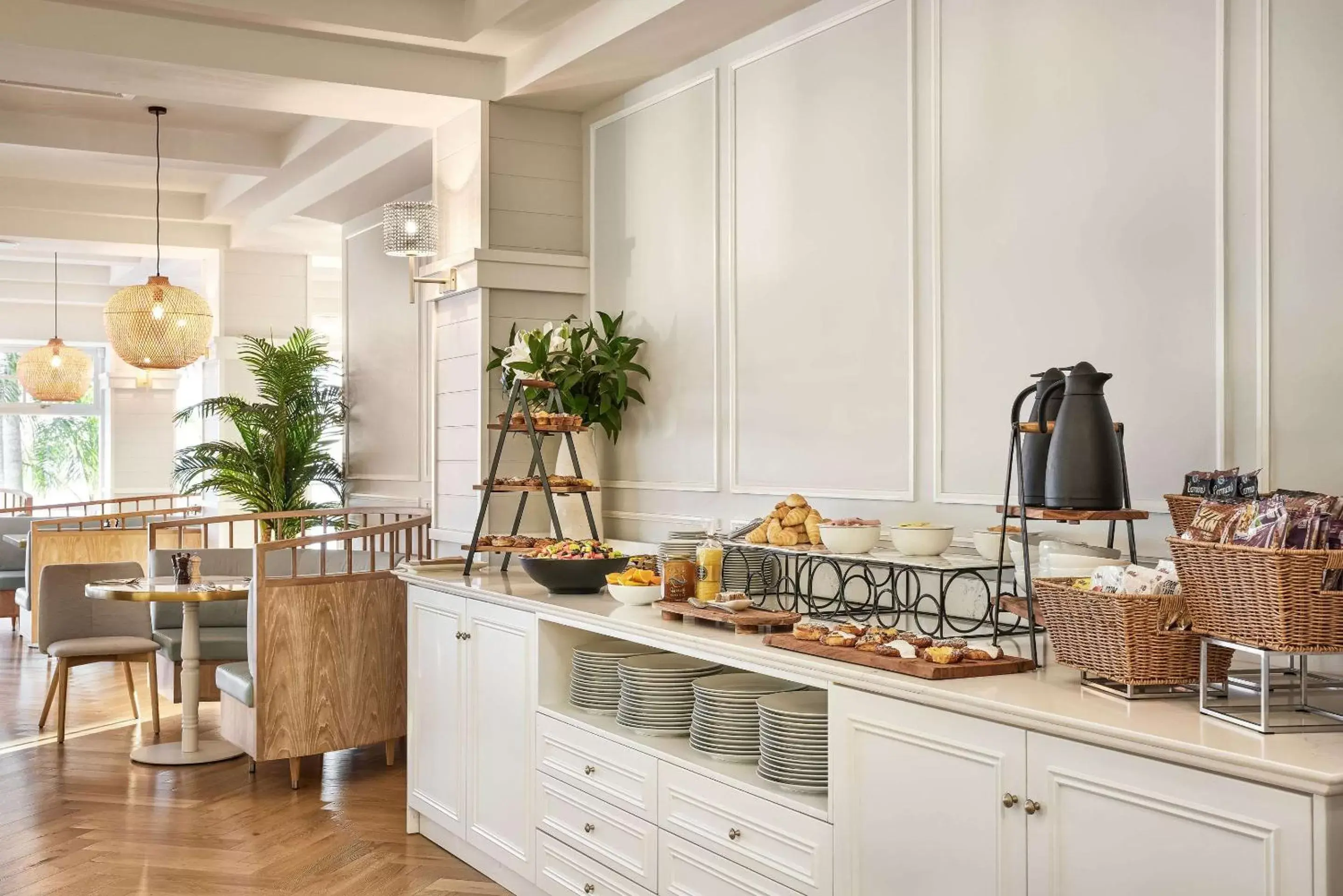 Breakfast, Kitchen/Kitchenette in The Beachcomber Hotel & Resort, Ascend Hotel Collection