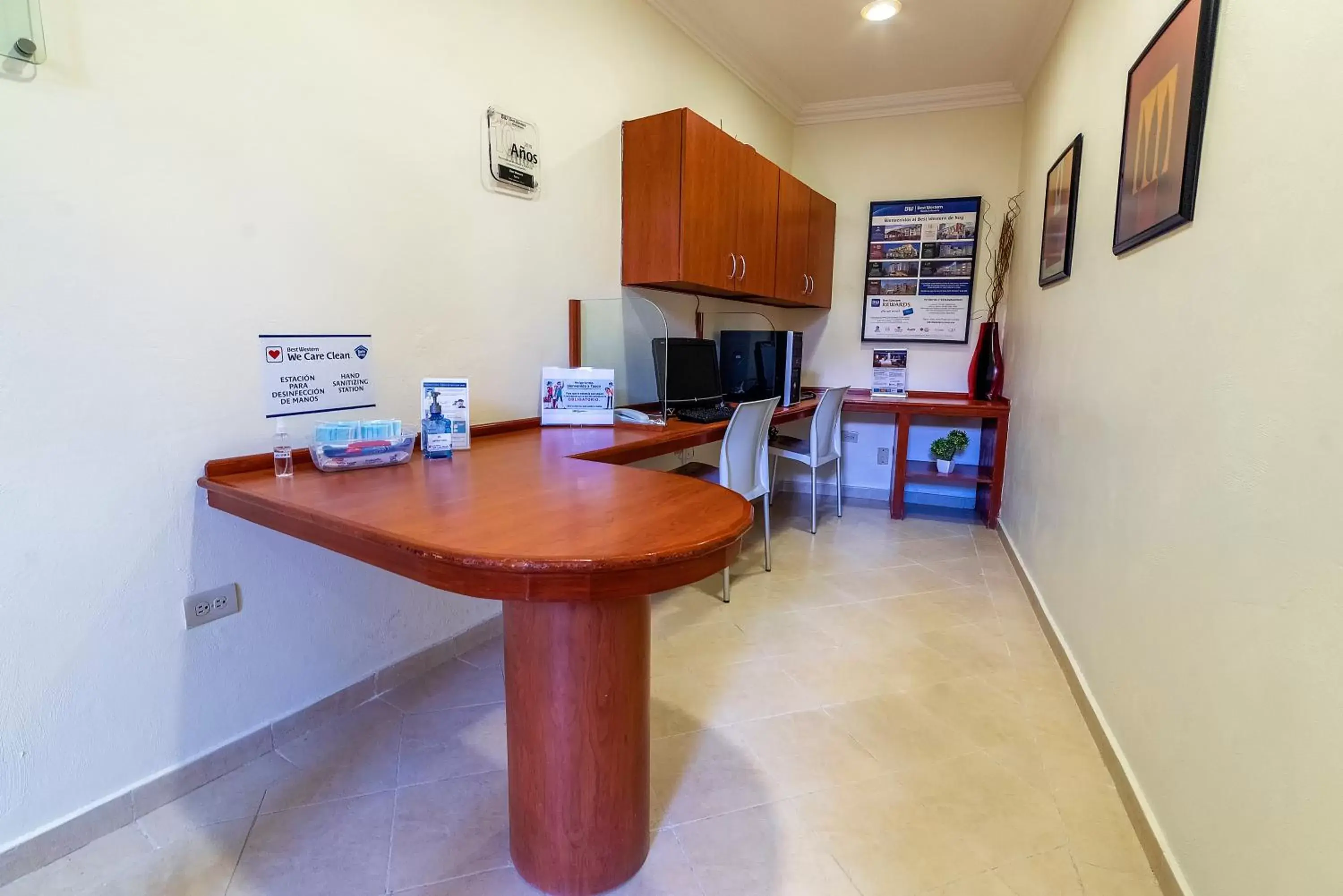 Business facilities, Kitchen/Kitchenette in Best Western Taxco