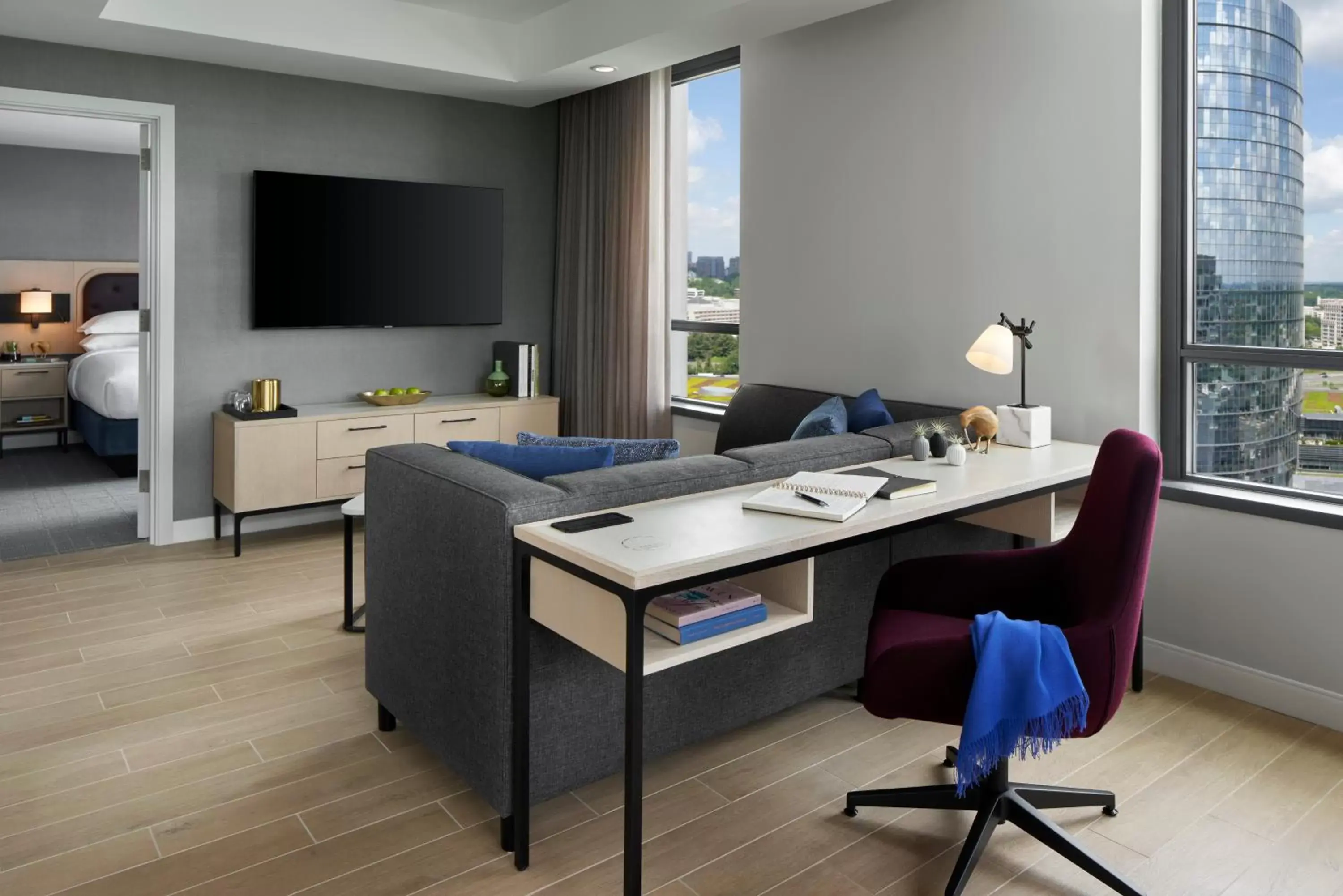 Living room, TV/Entertainment Center in The Watermark Hotel
