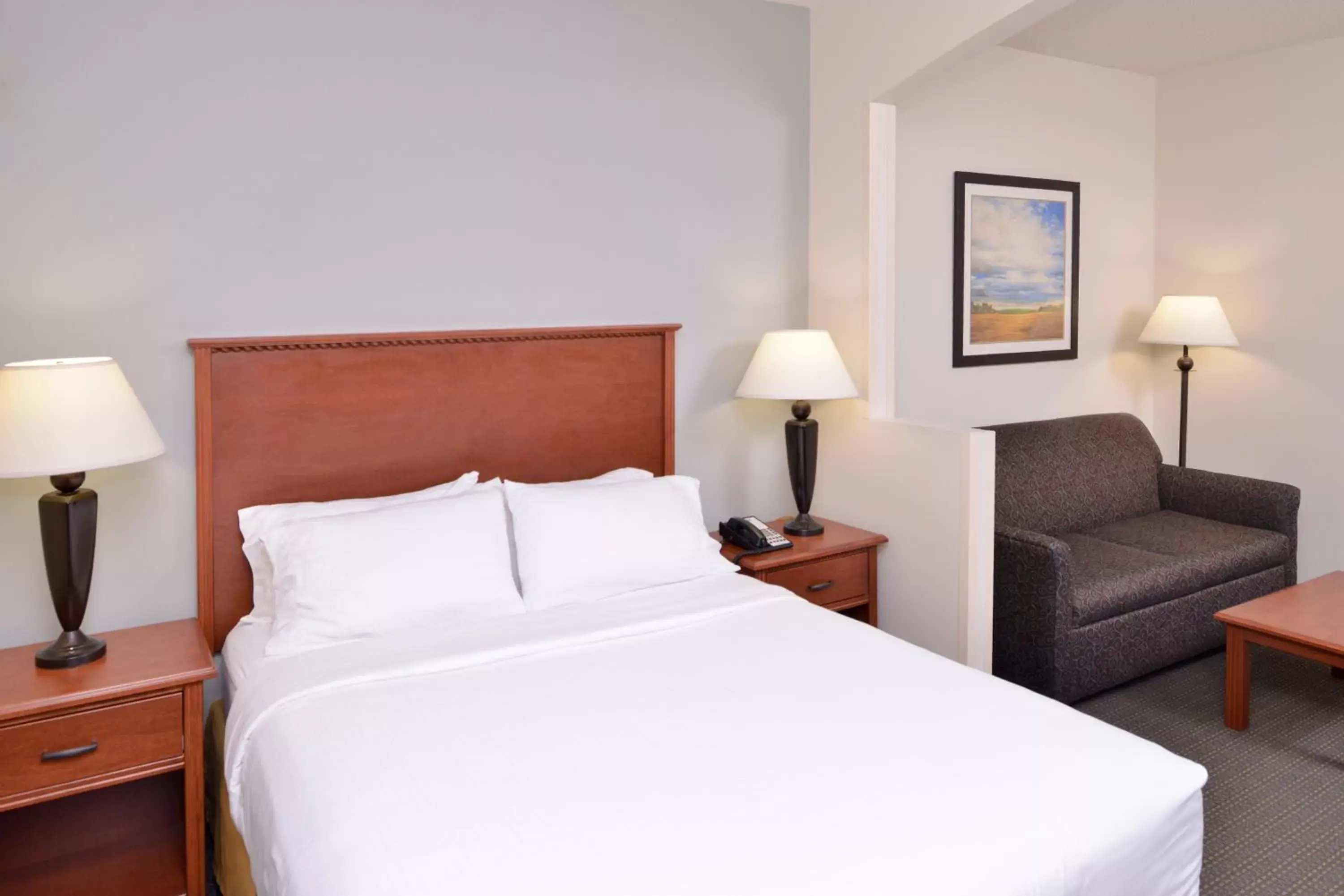 Photo of the whole room, Bed in Holiday Inn Express Hotel & Suites Sioux Falls At Empire Mall, an IHG Hotel