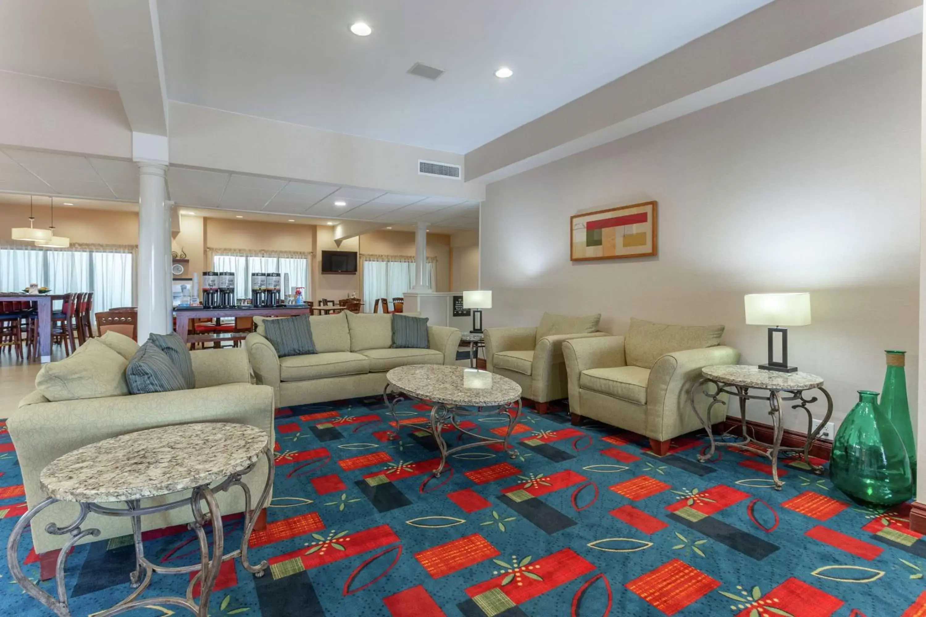 Lobby or reception, Seating Area in Hampton Inn Jefferson City at Capital Mall
