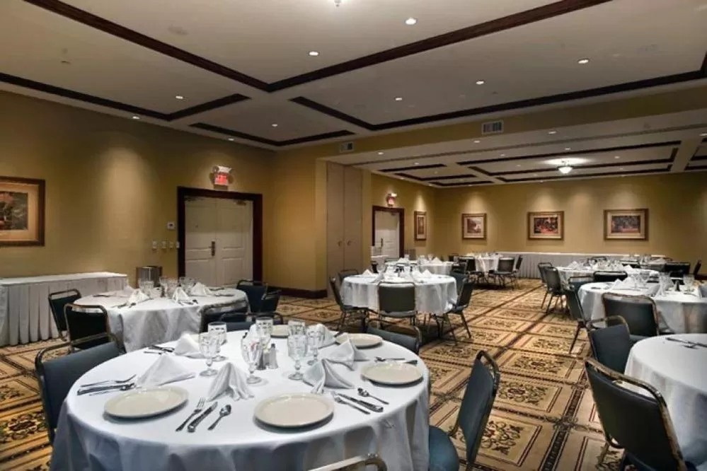 Banquet/Function facilities in Chateau Saint Denis Hotel