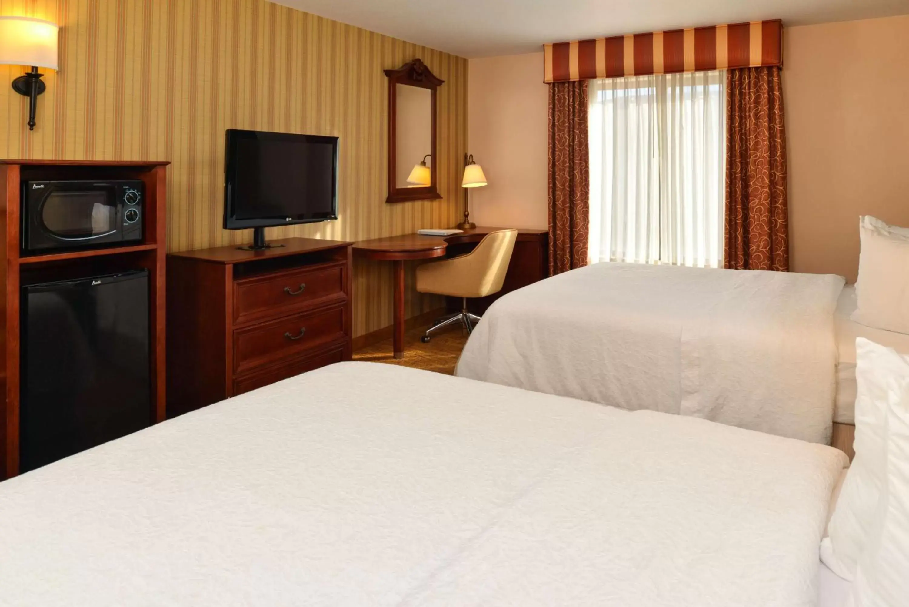 Bed in Hampton Inn & Suites Albuquerque-Coors Road