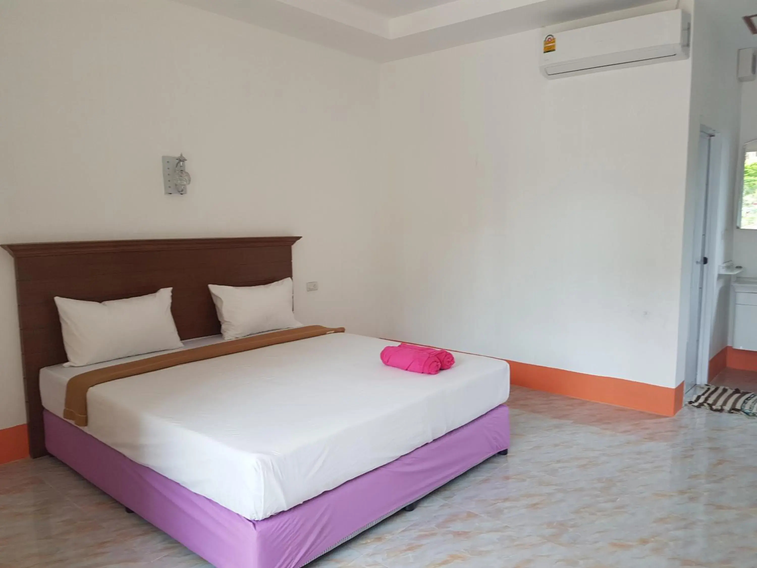 Bedroom, Bed in Lanta Paradise Beach Resort