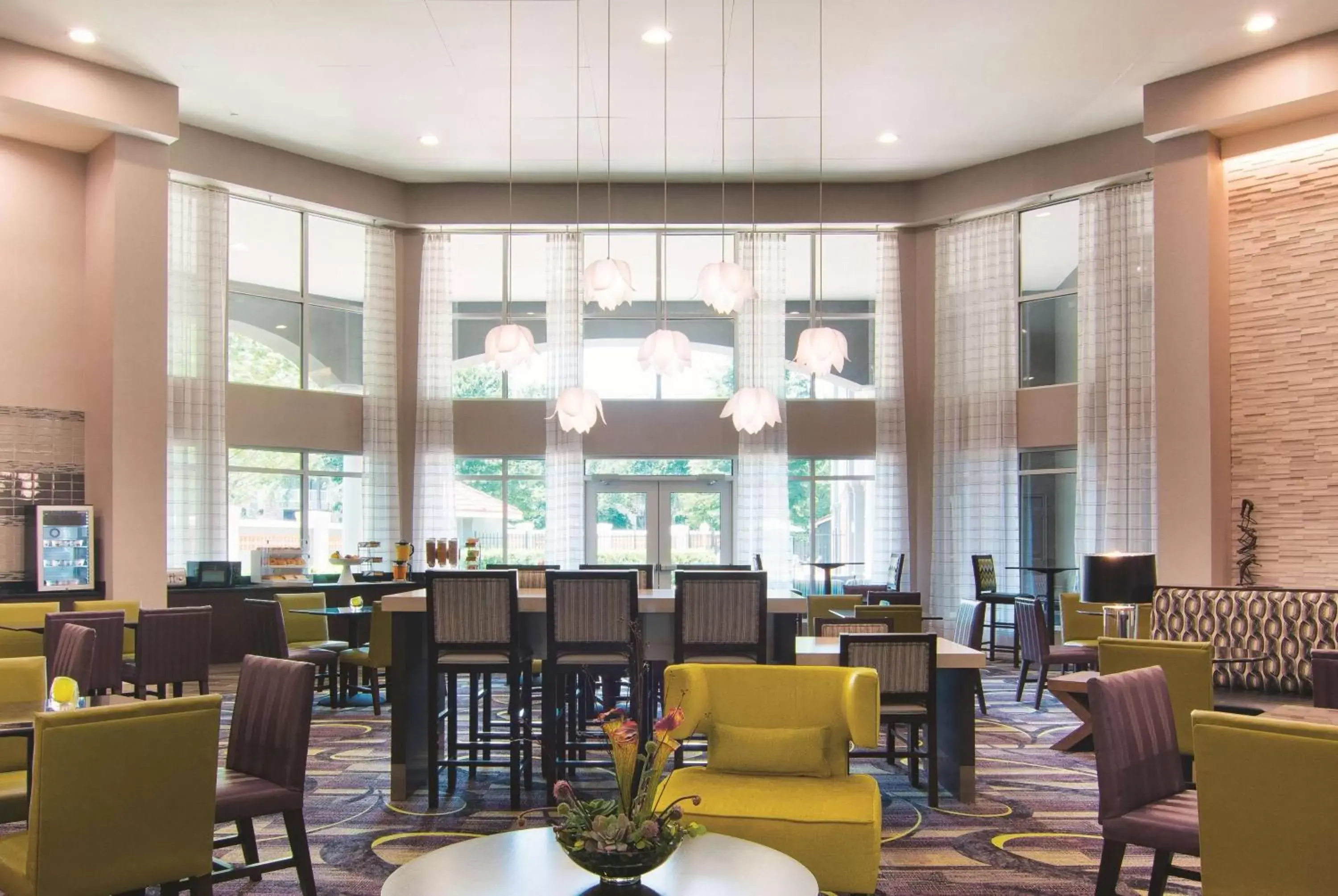 Lobby or reception, Restaurant/Places to Eat in La Quinta by Wyndham Atlanta Perimeter Medical