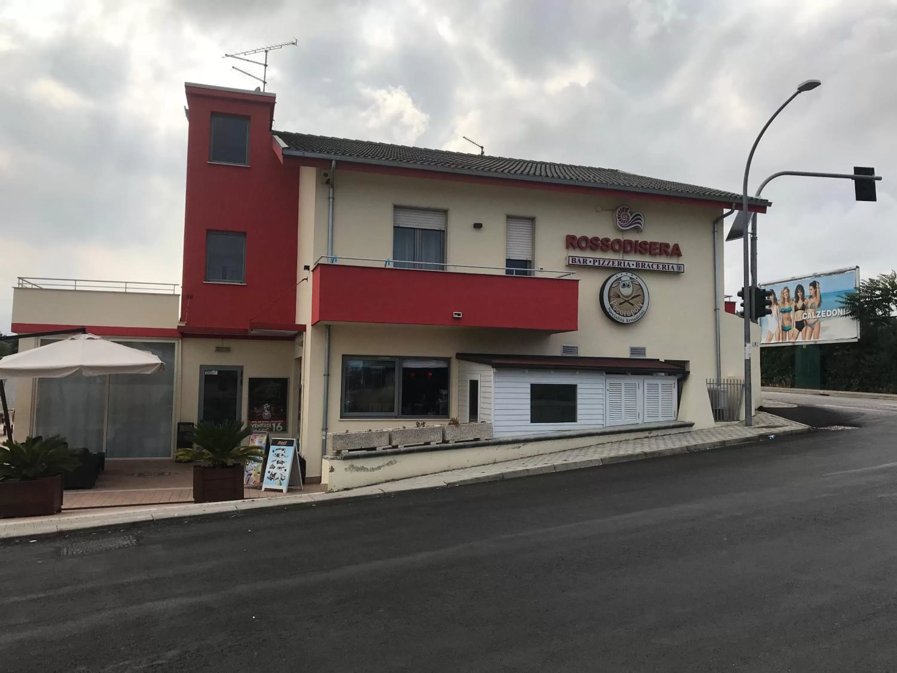 Facade/entrance, Property Building in Rosso Di Sera