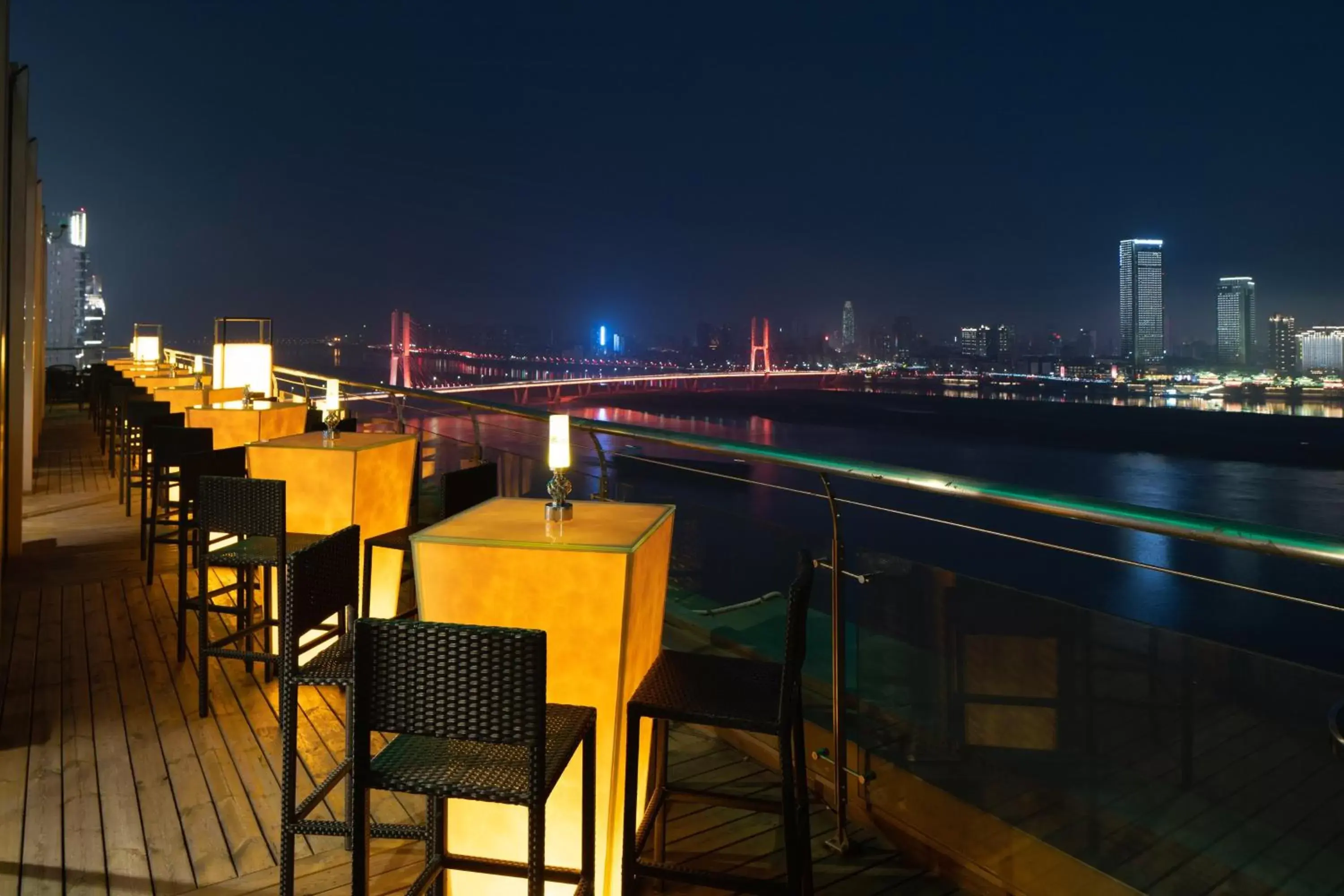Restaurant/places to eat, Balcony/Terrace in Holiday Inn Nanchang Riverside, an IHG Hotel