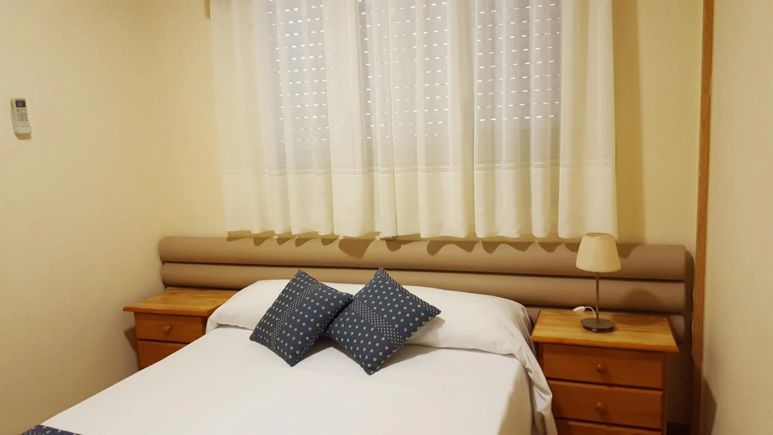 Photo of the whole room, Bed in Hotel Cuatro Caños